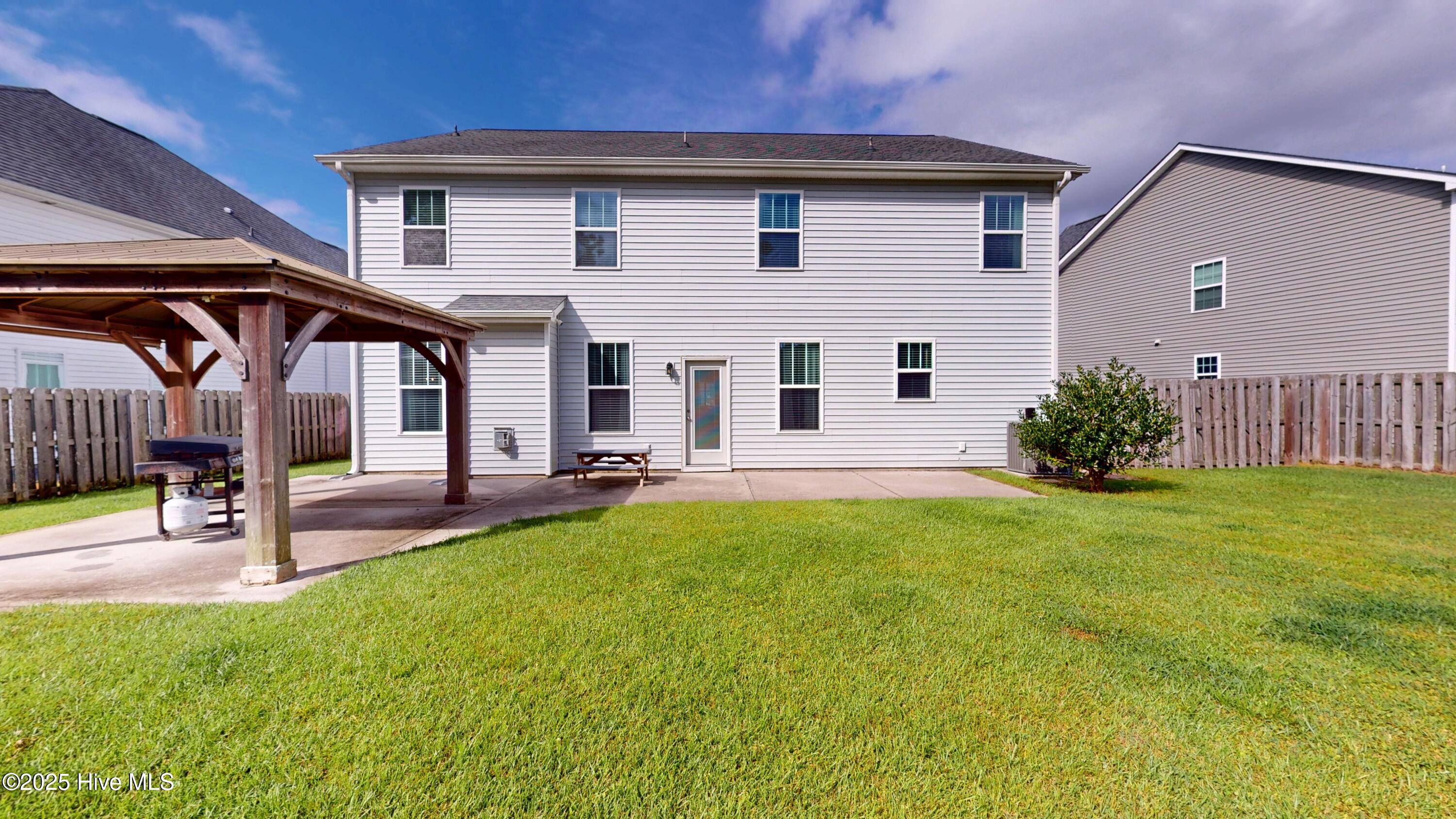 100526795 | Photo 71