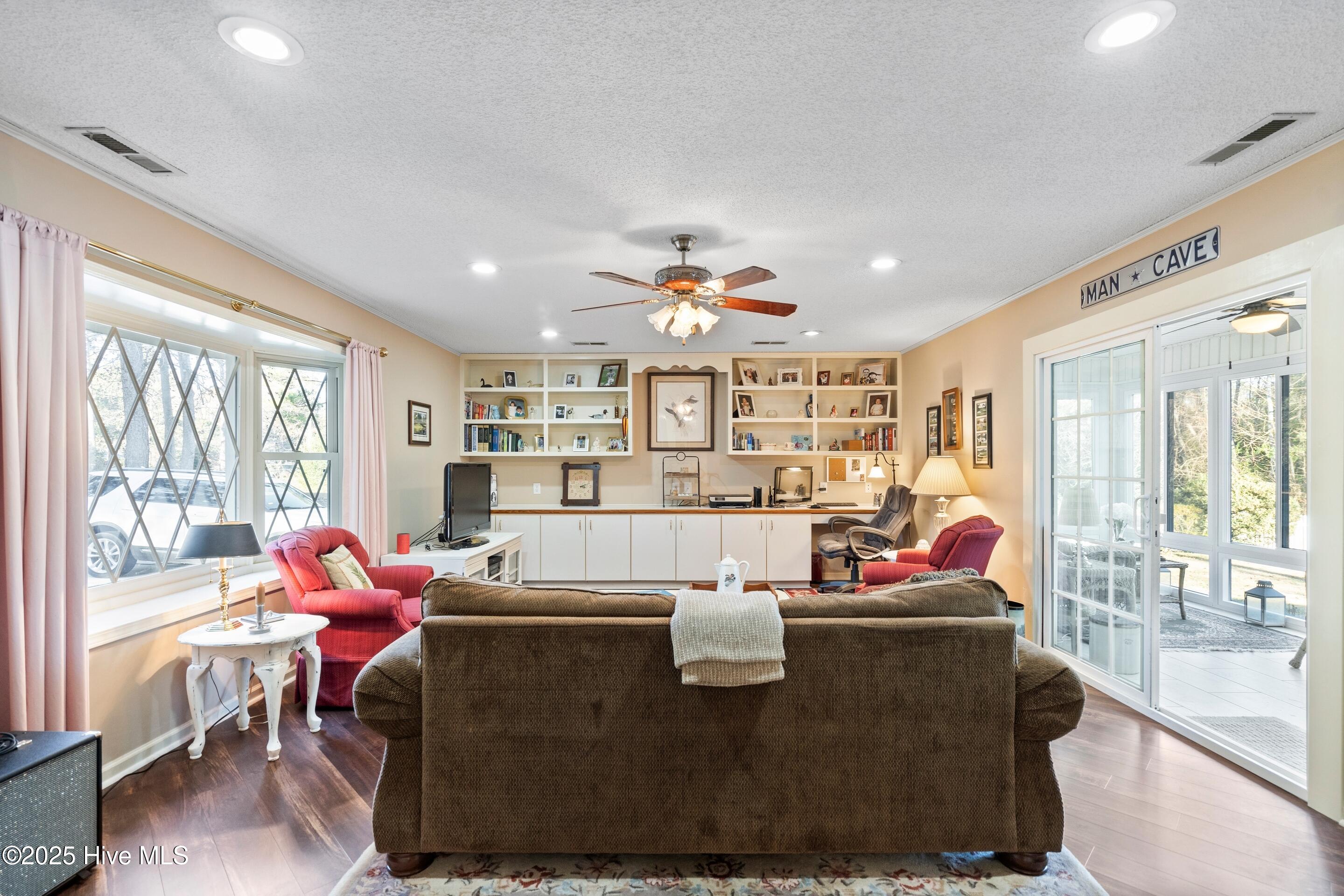 100548046 | Photo 14