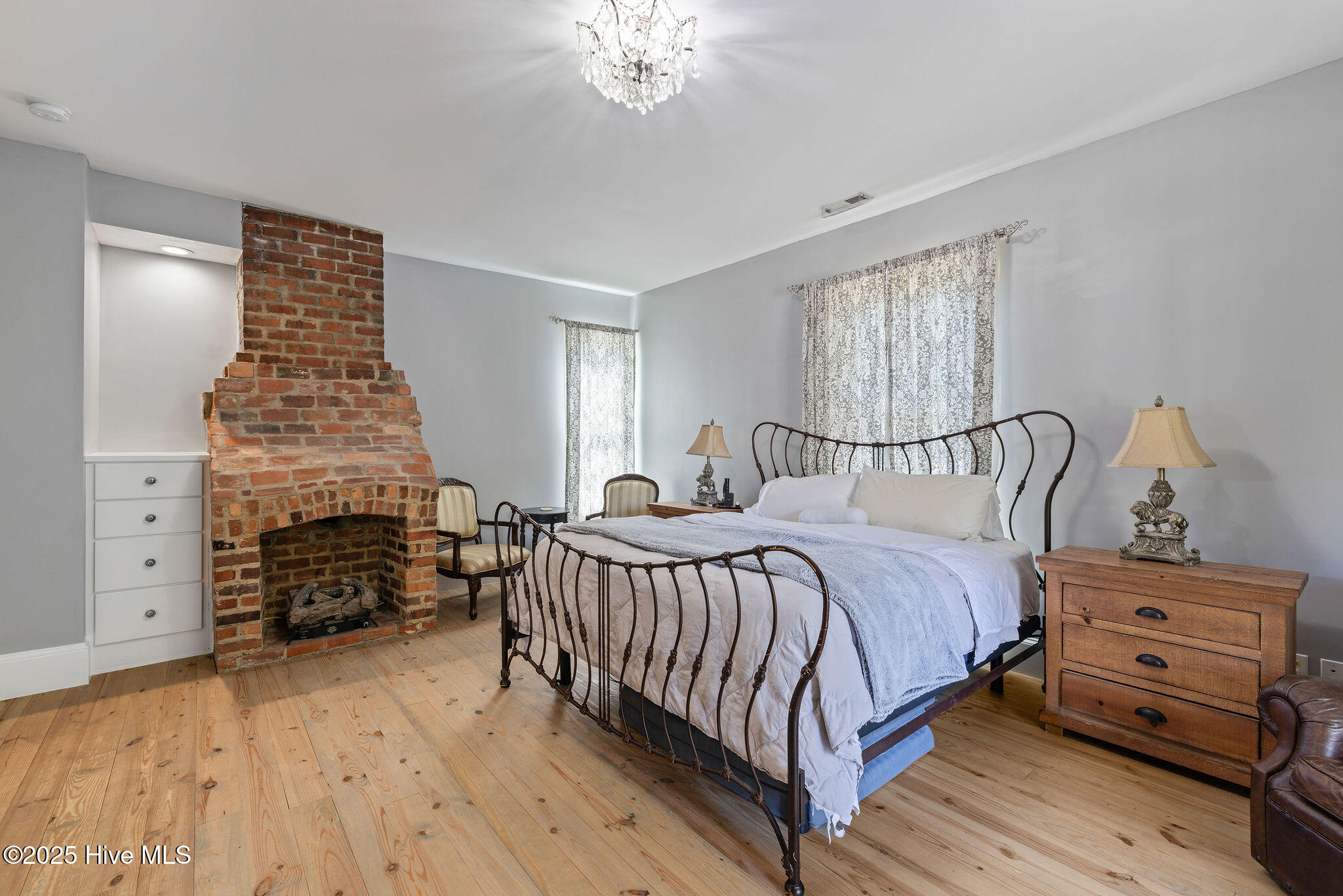 Primary Bed w/ fireplace