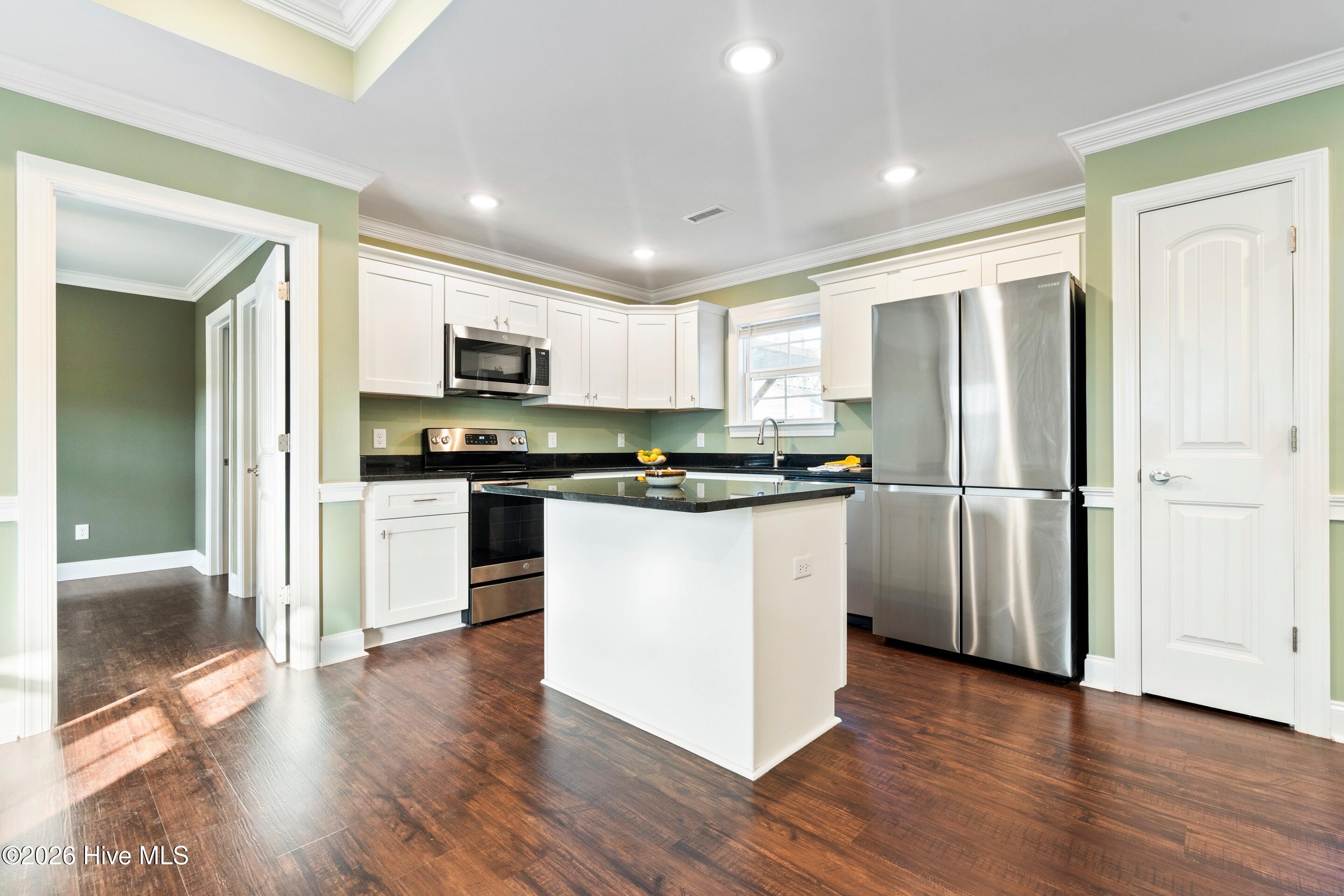 100548335 | Photo 14