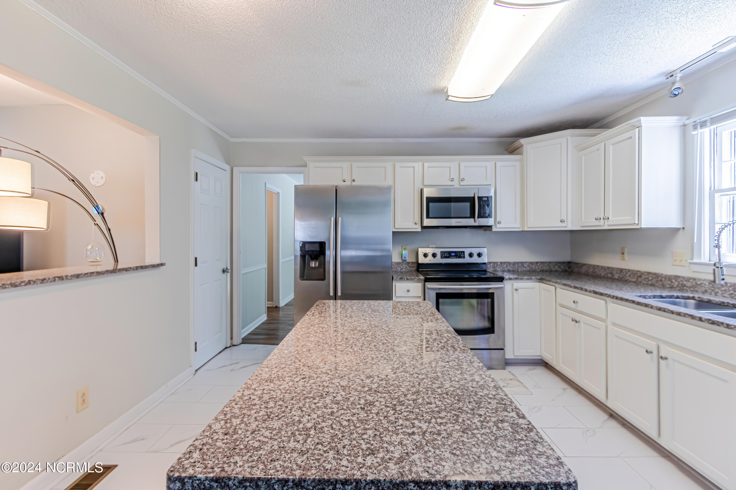 100448019 | Photo 16