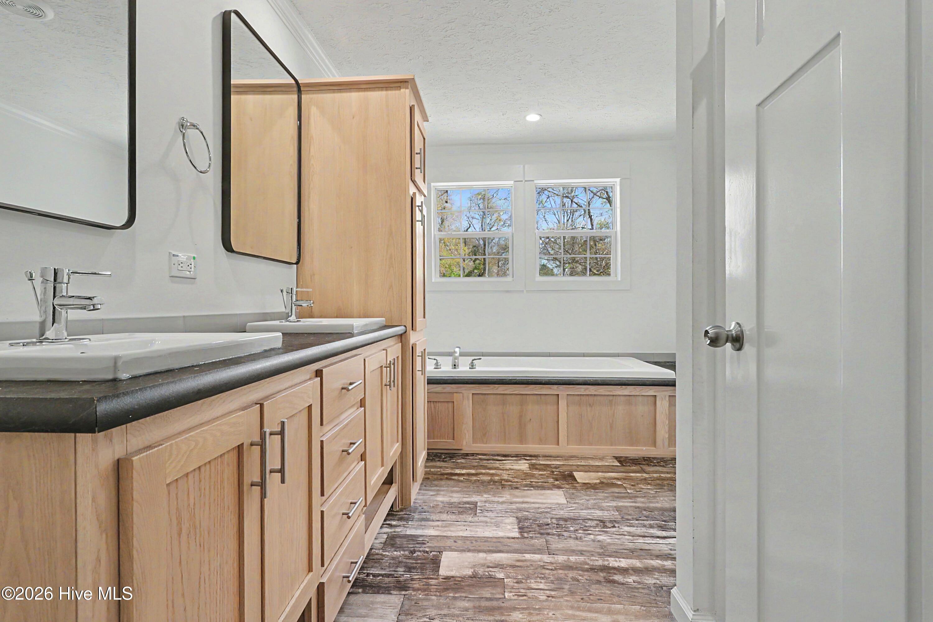 100559867 | Photo 27