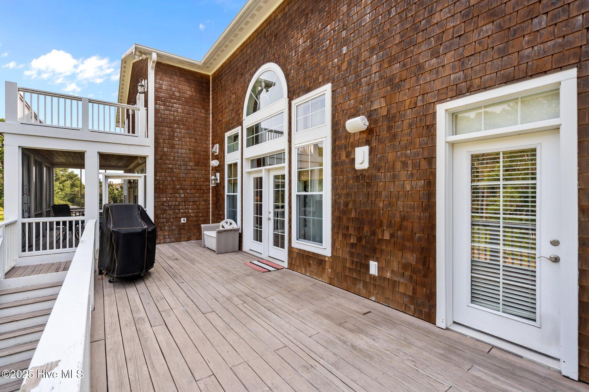 100513091 | Photo 83