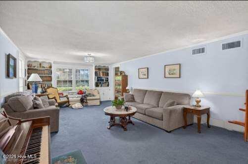 100569316 | Photo 26