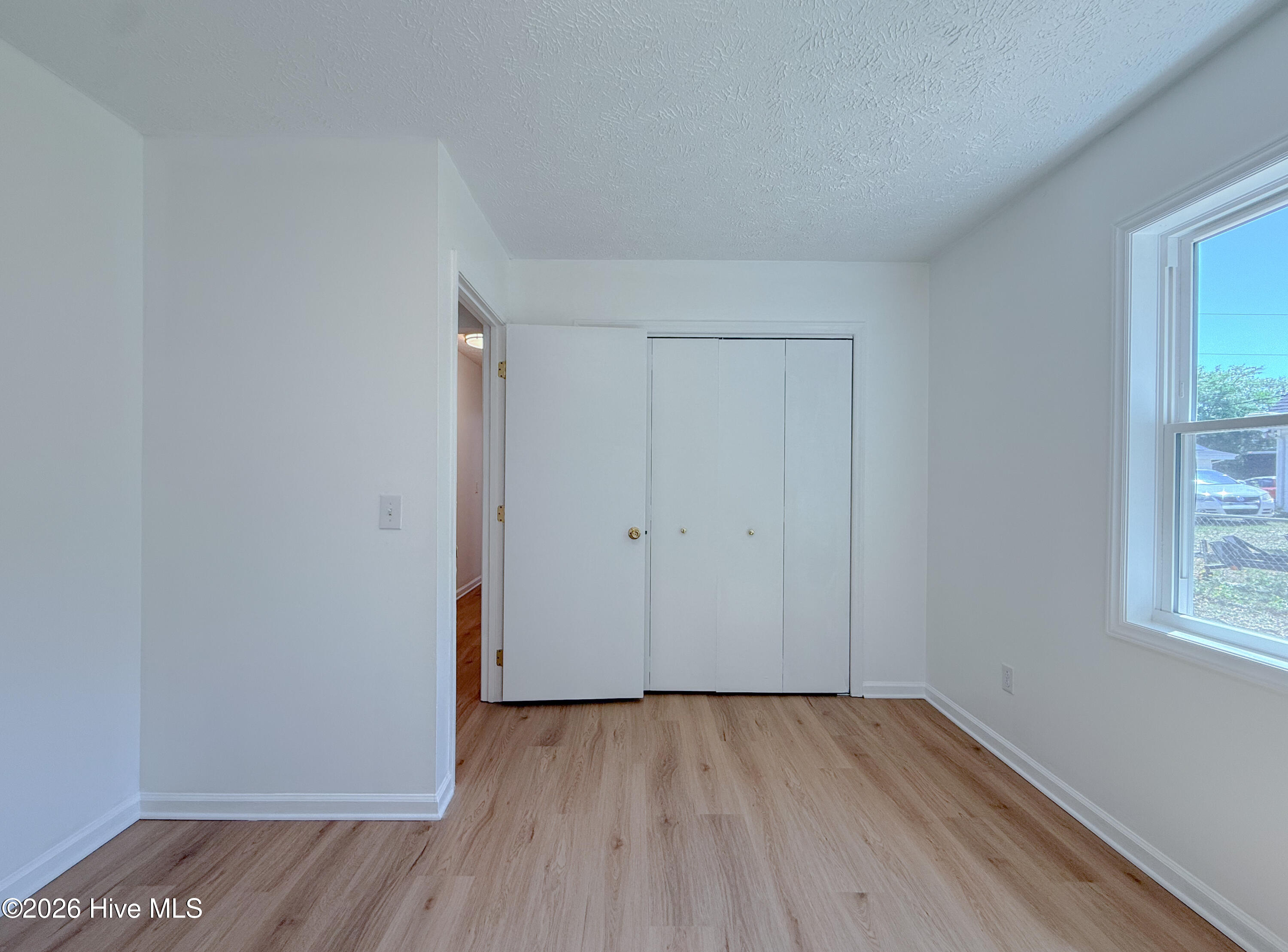 100568255 | Photo 51