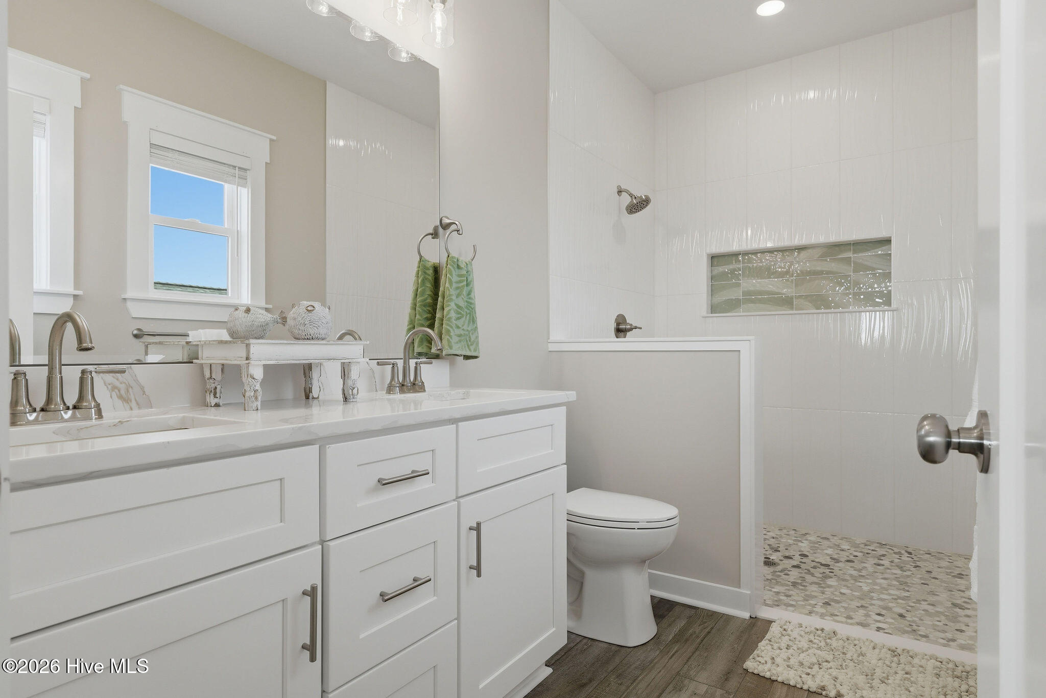 100559118 | Photo 41