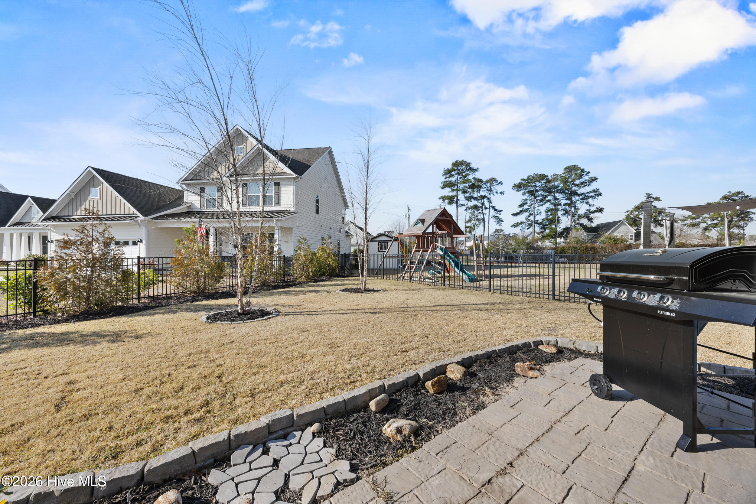 100560002 | Photo 40