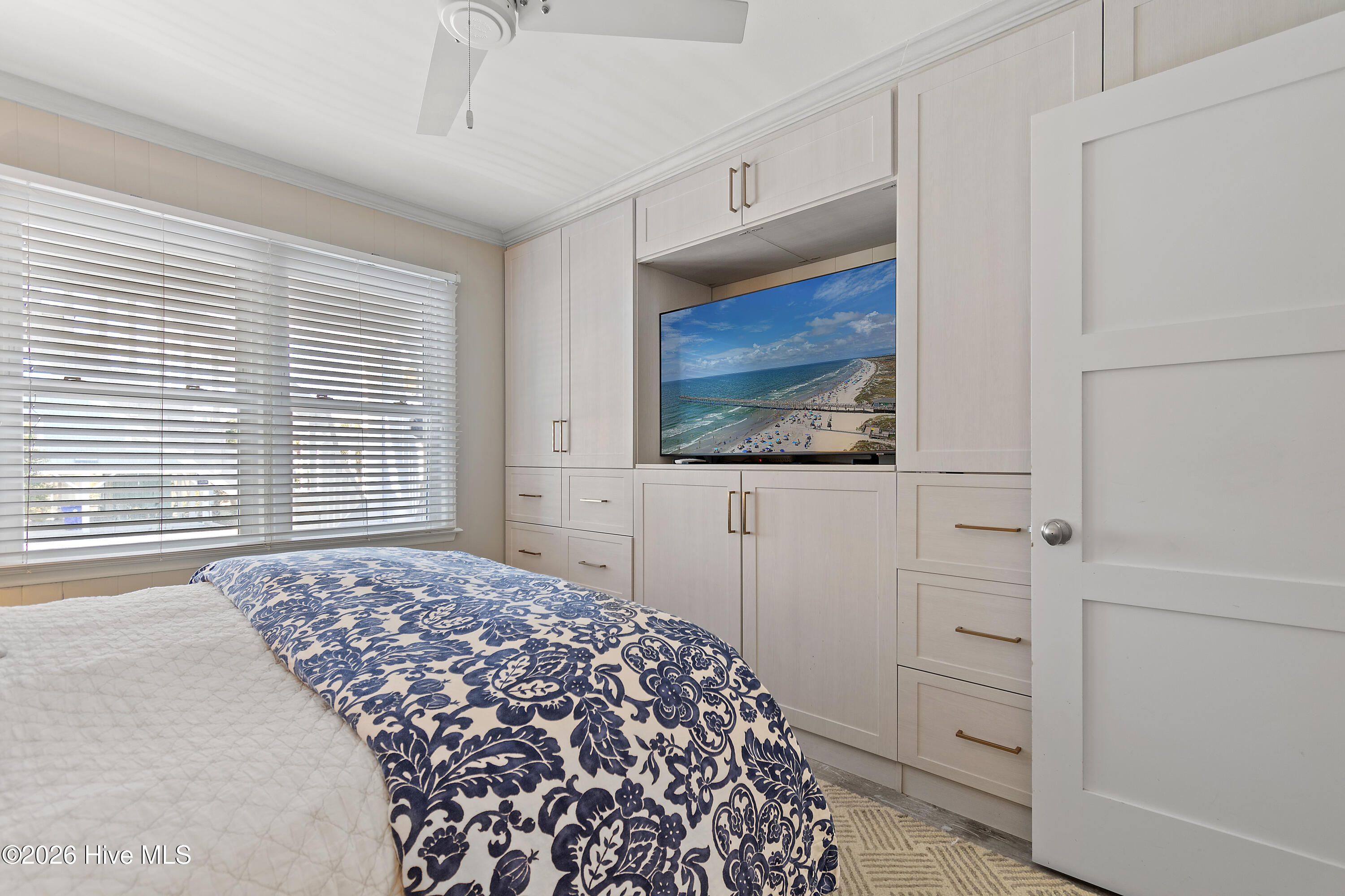 100557263 | Photo 23