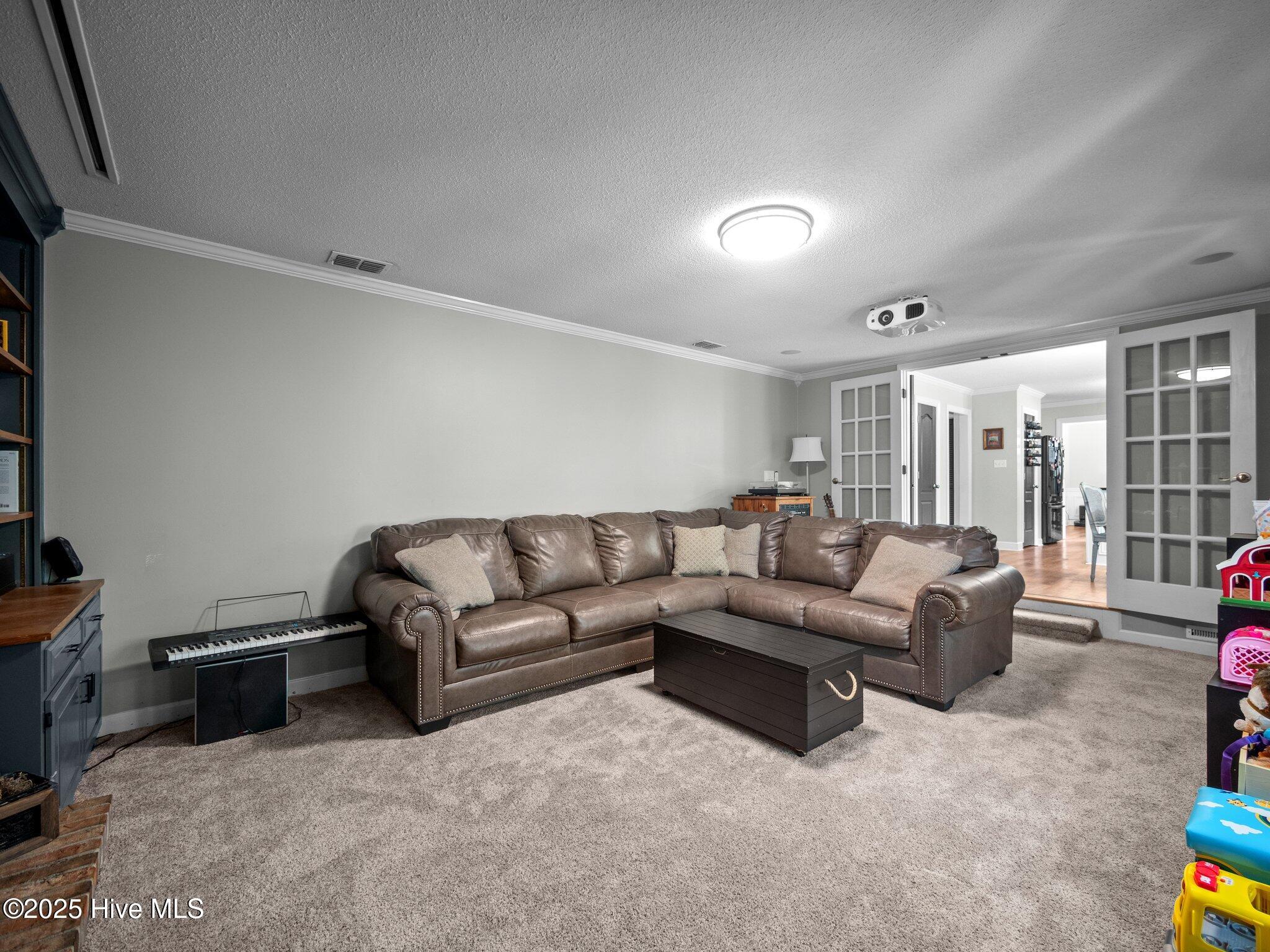 100569850 | Photo 35