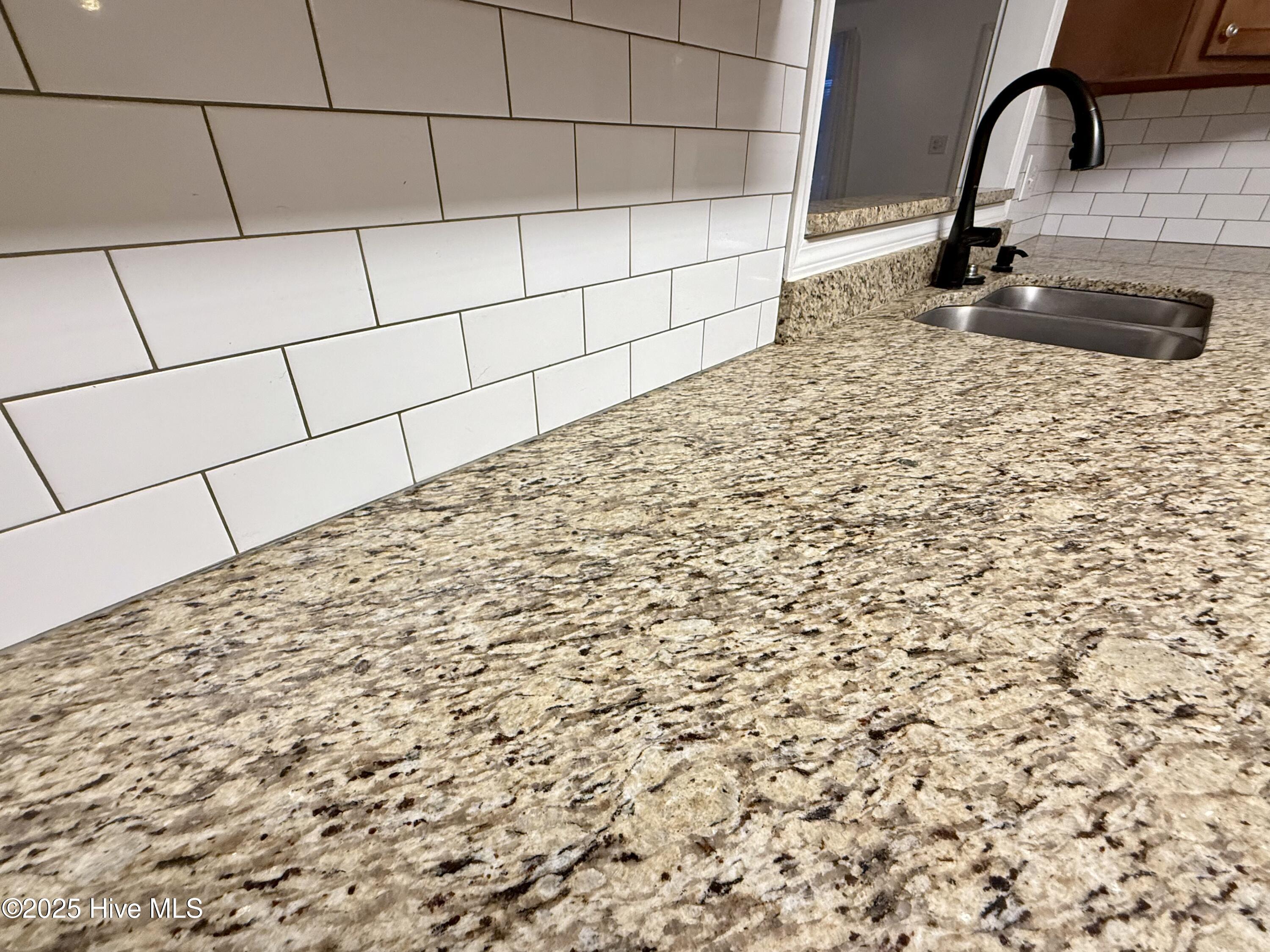 100537874 | Photo 13