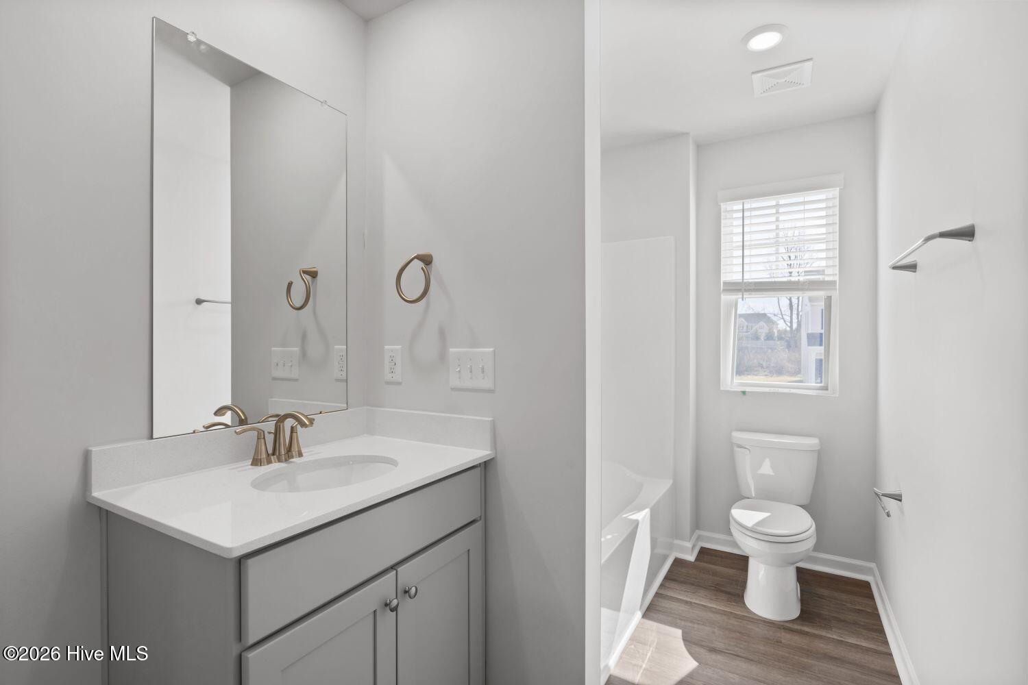 100535209 | Photo 29