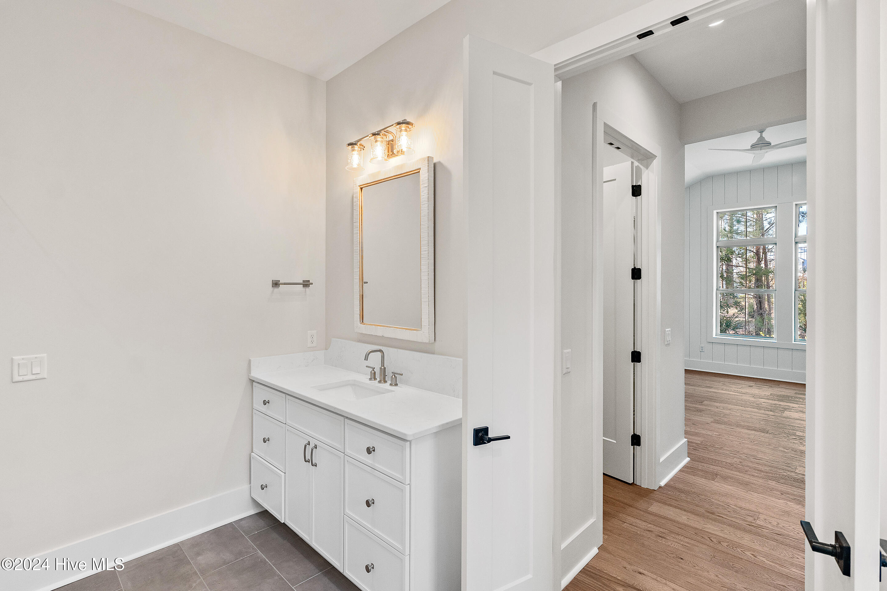 100552091 | Photo 22