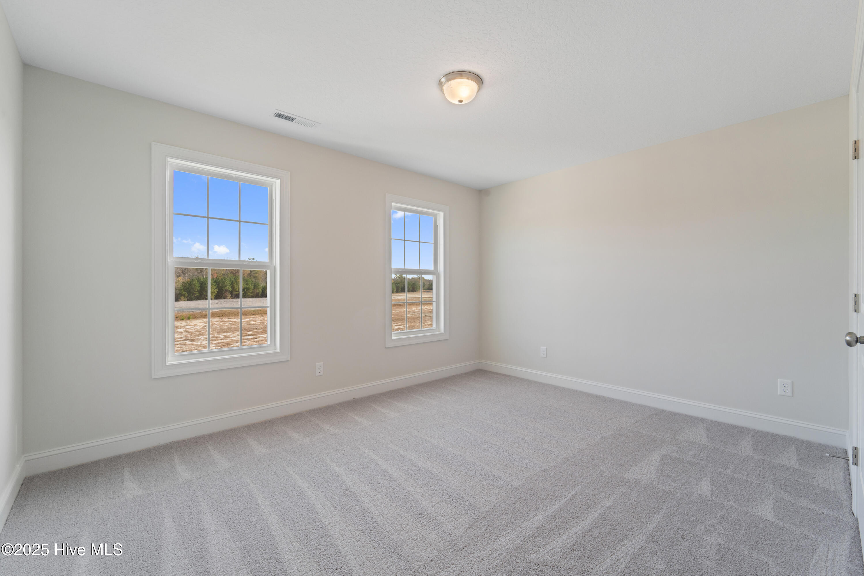 100518960 | Photo 25