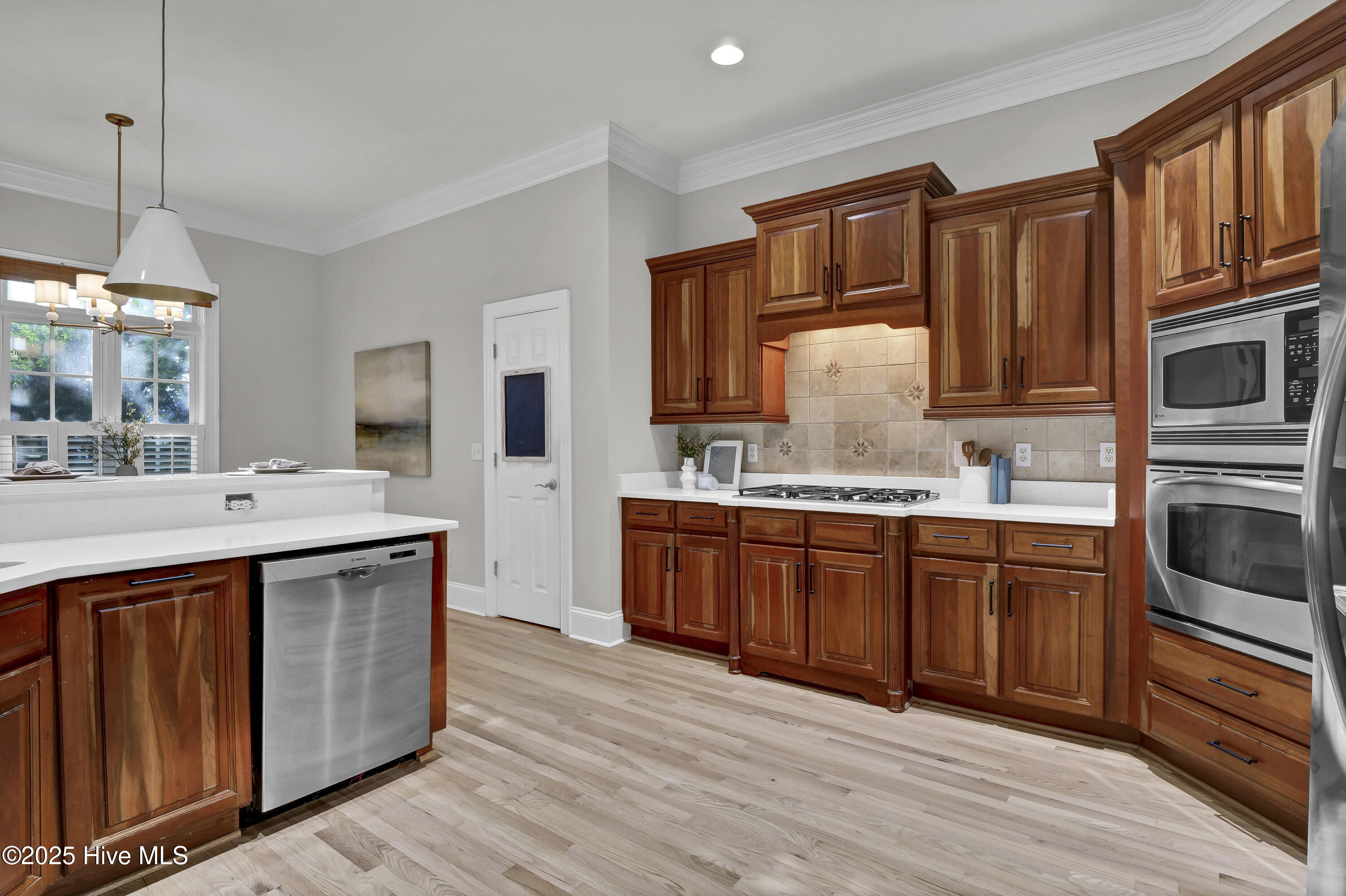 100518600 | Photo 17