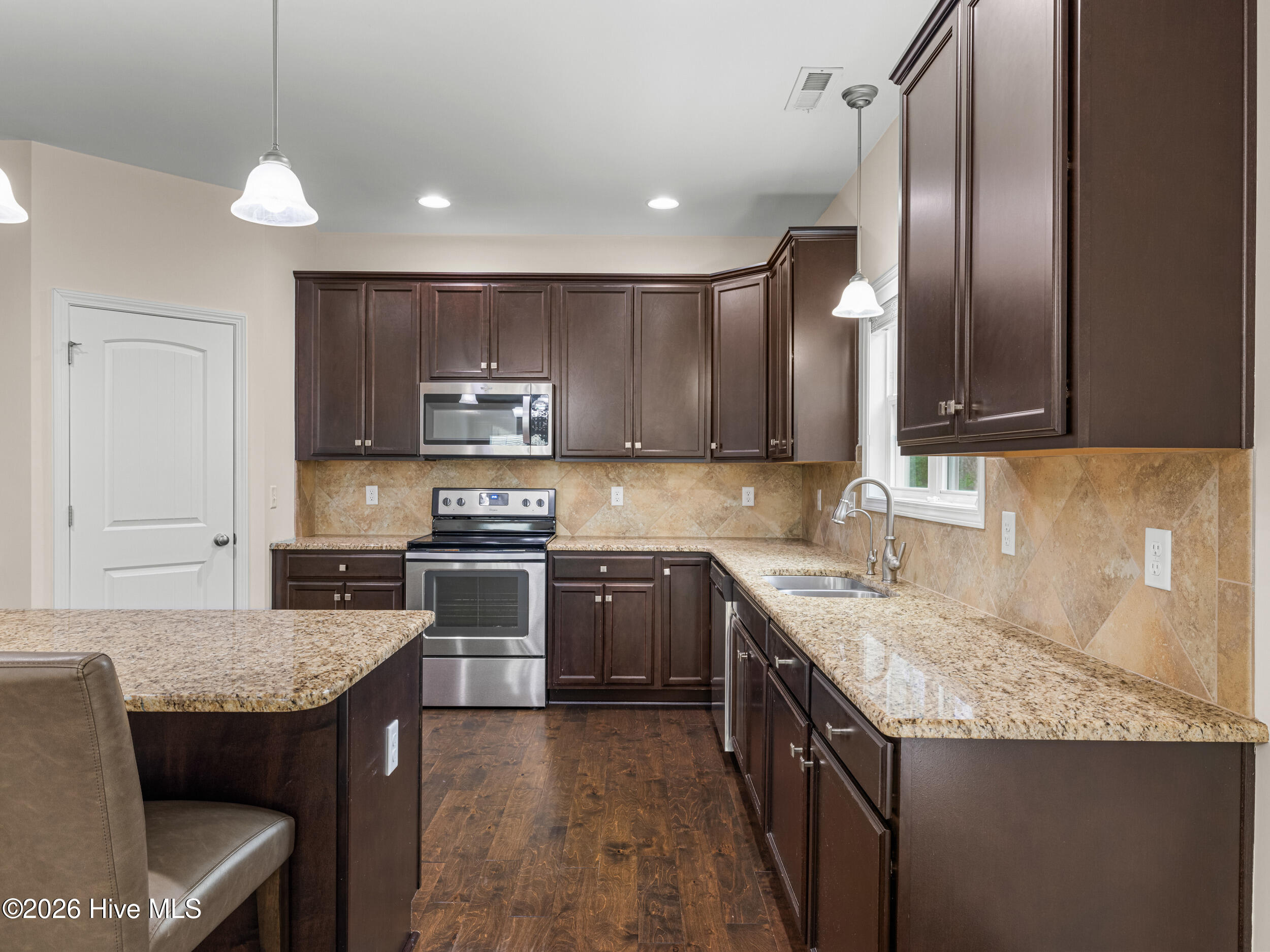 100548772 | Photo 18