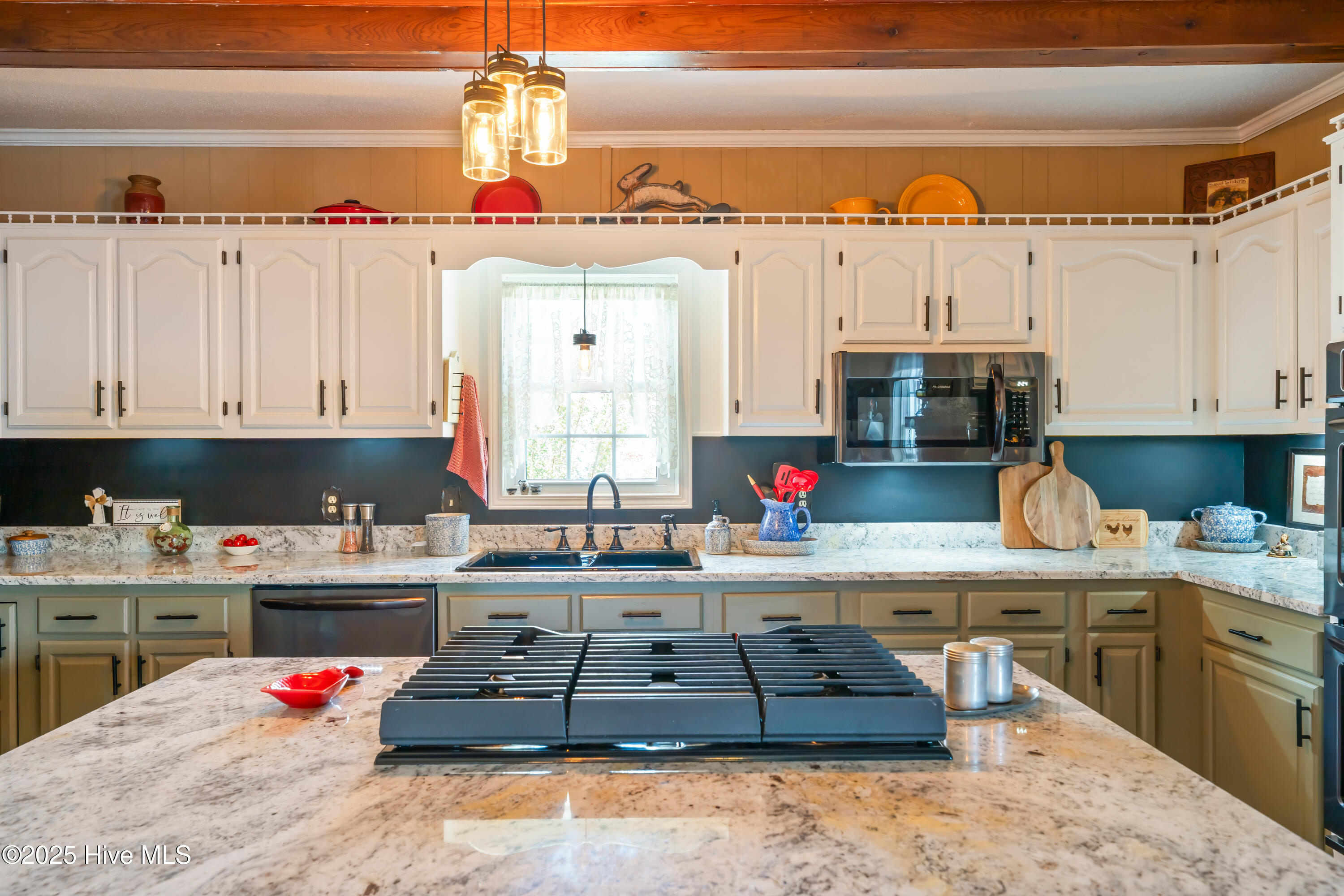 100557788 | Photo 58