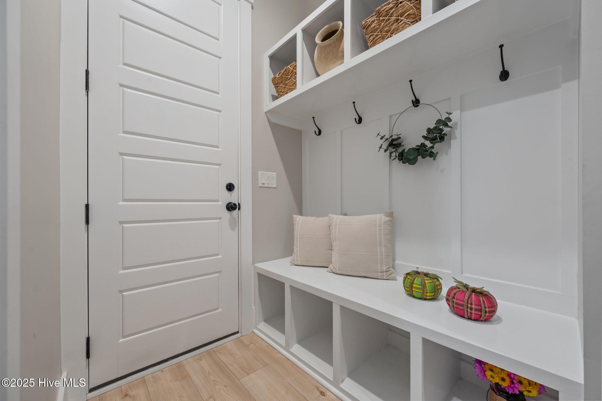 100535671 | Photo 26