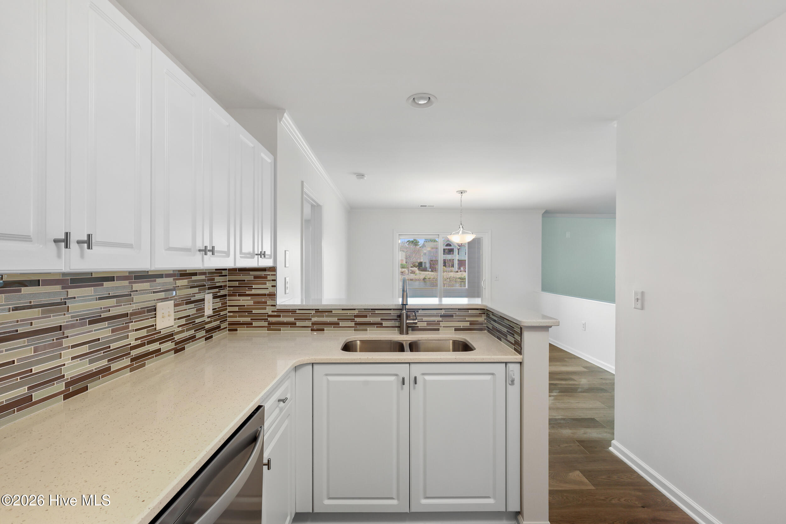 100559813 | Photo 16