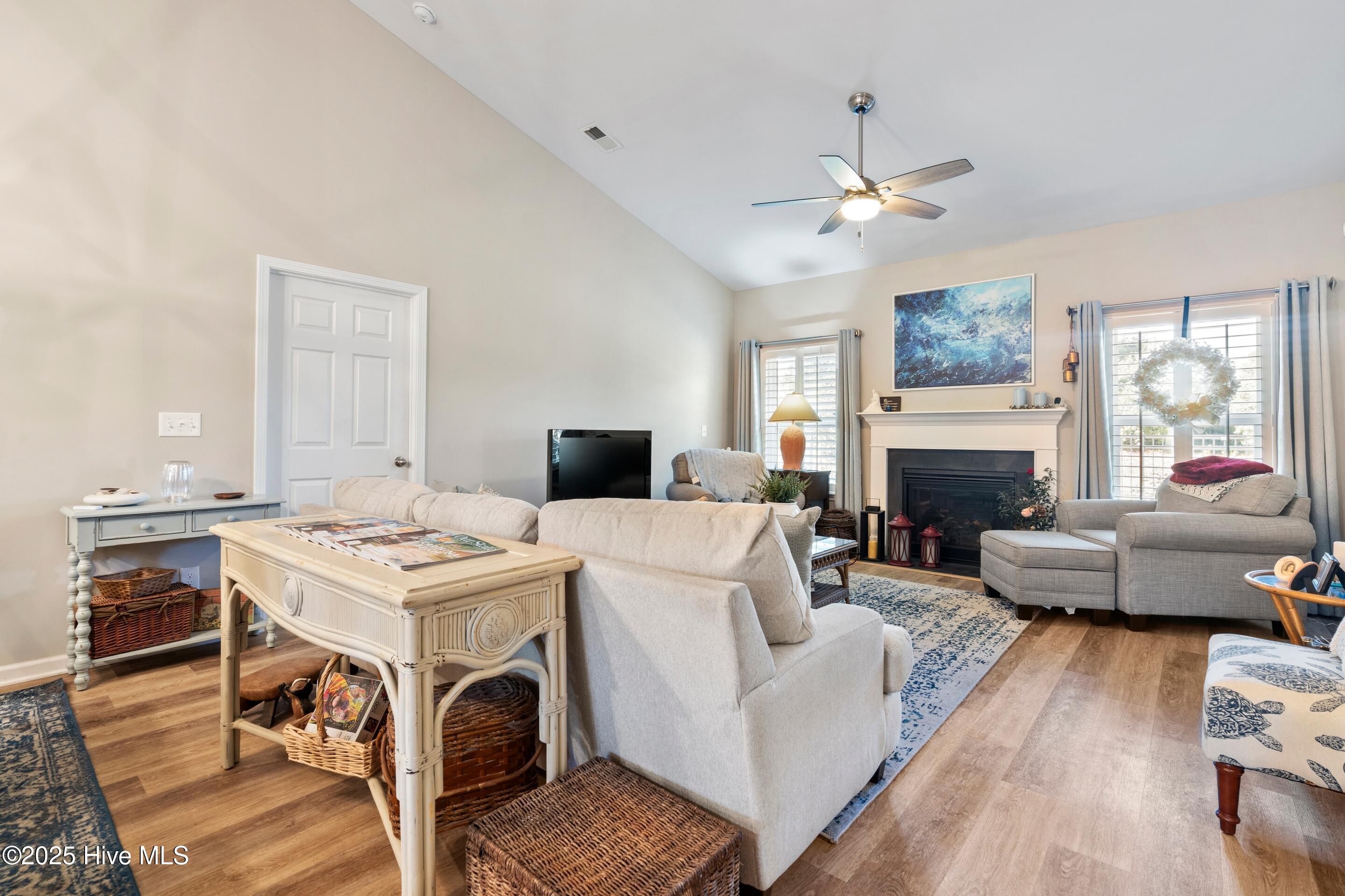 100537197 | Photo 17