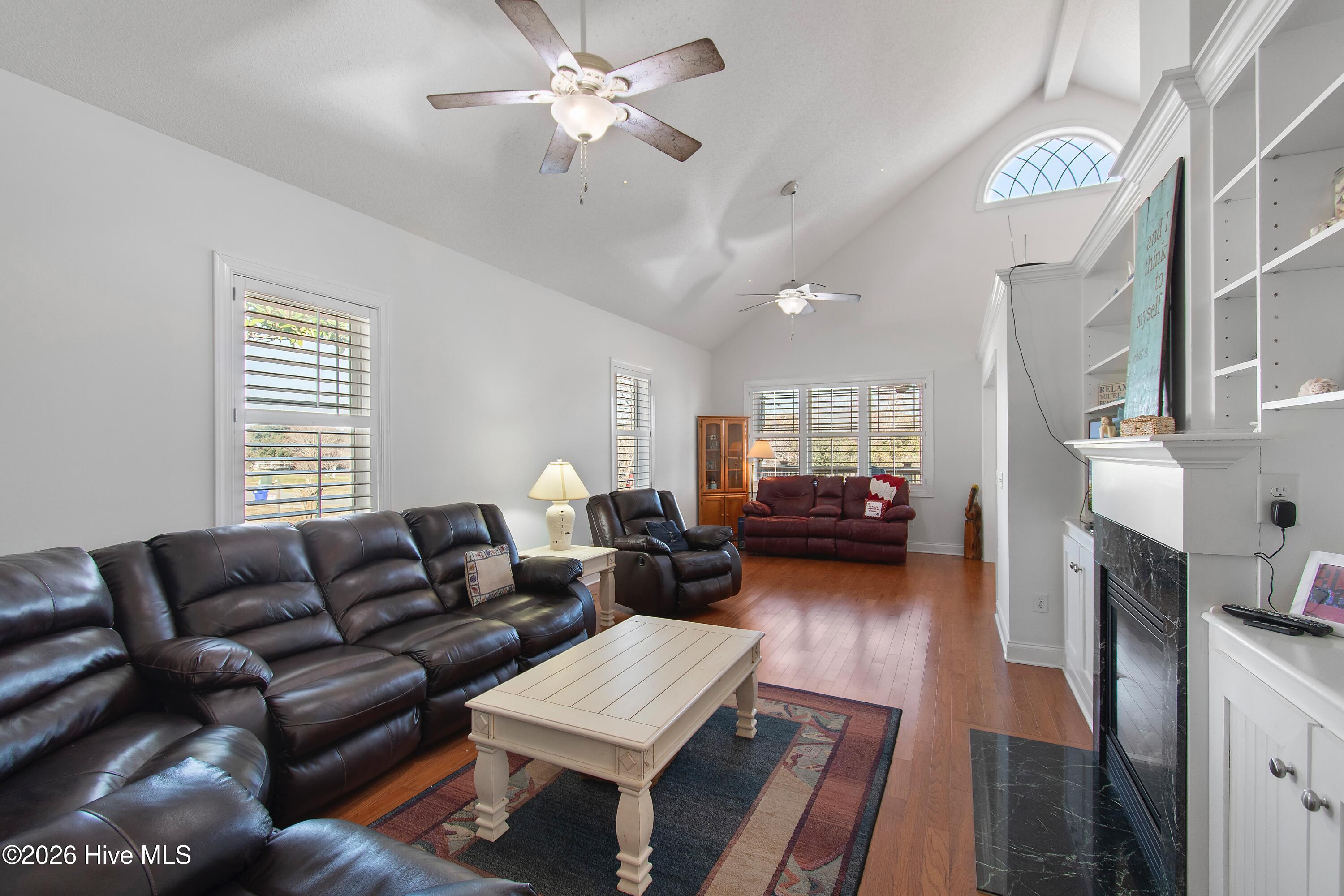 100552486 | Photo 17