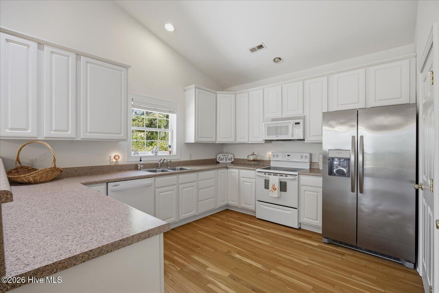 100564085 | Photo 21