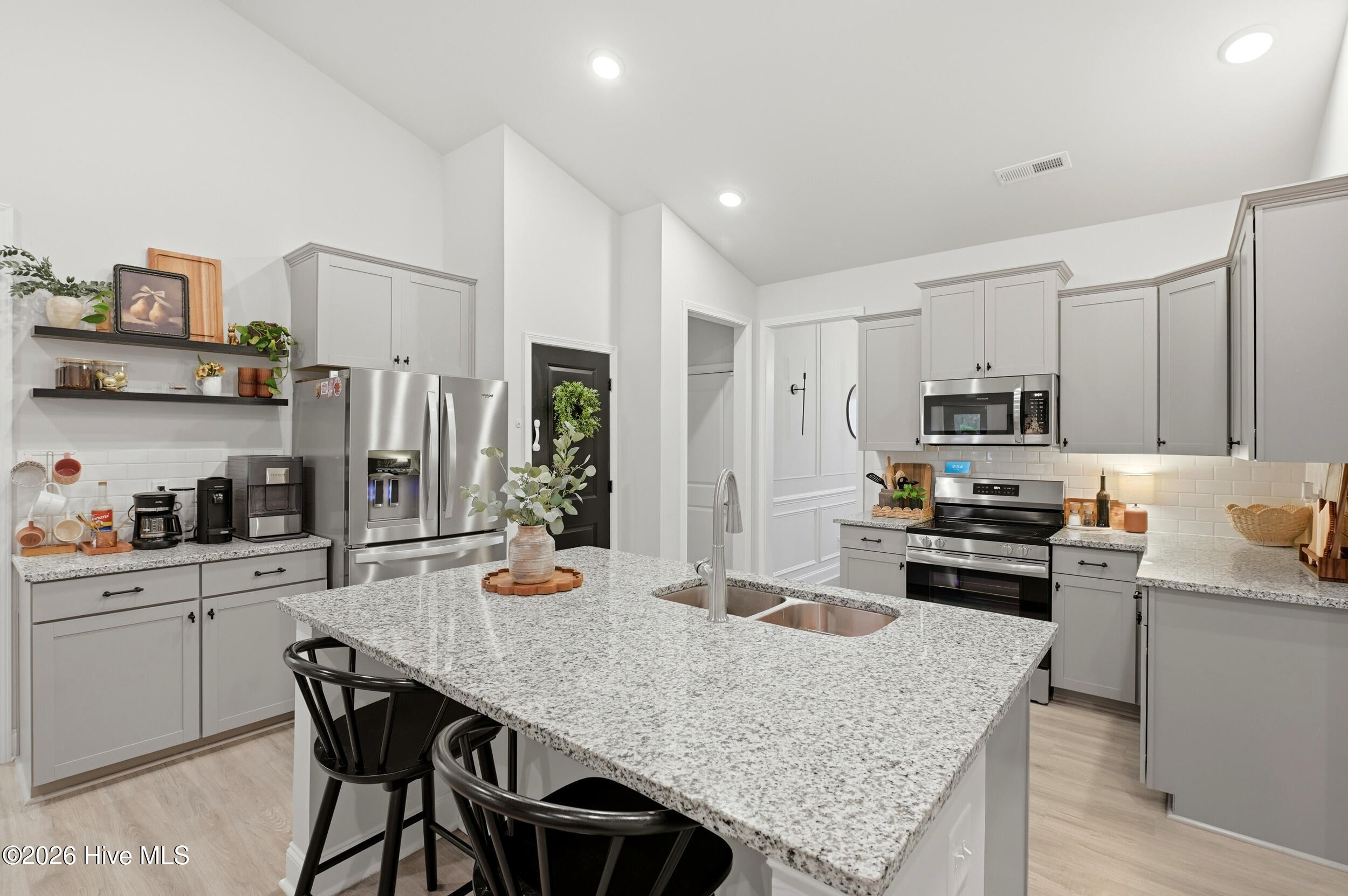 100557848 | Photo 10