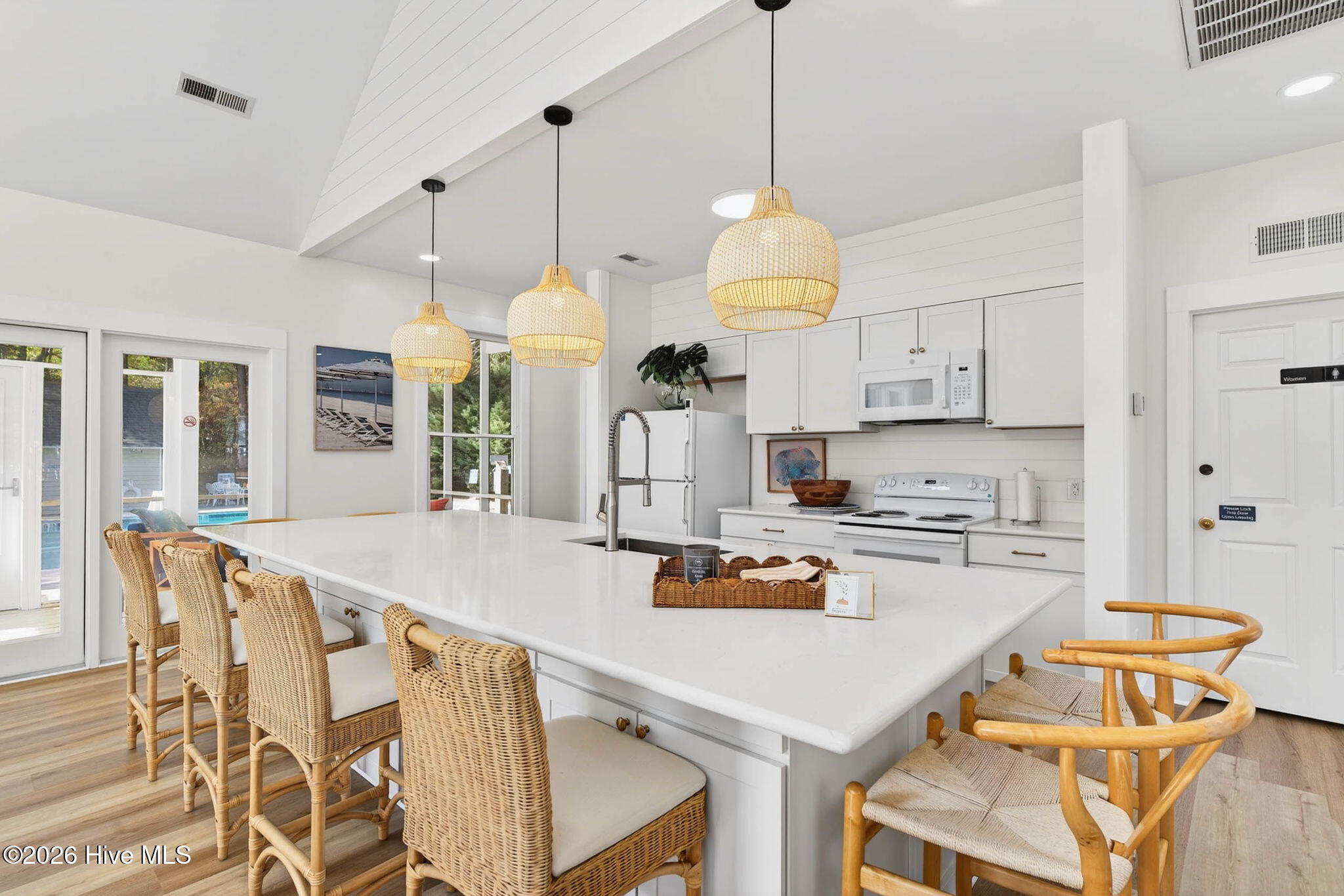 100564993 | Photo 64