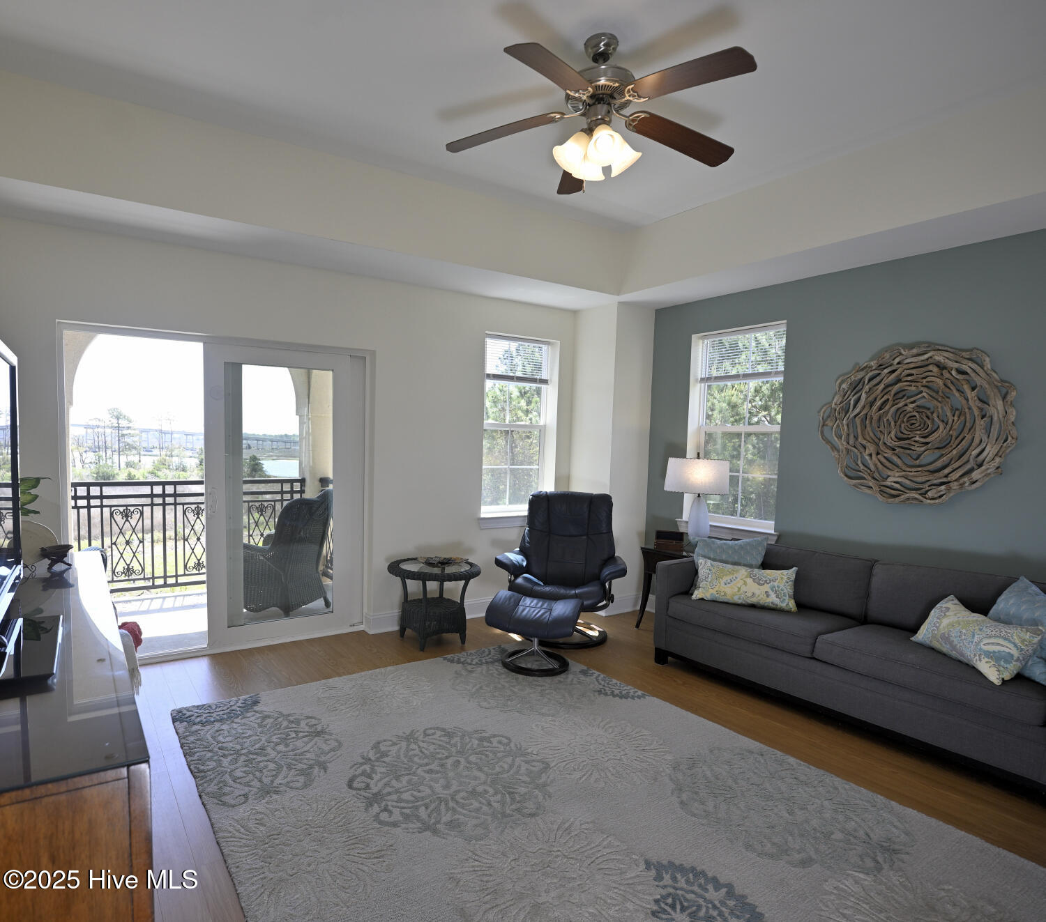 100503609 | Photo 26