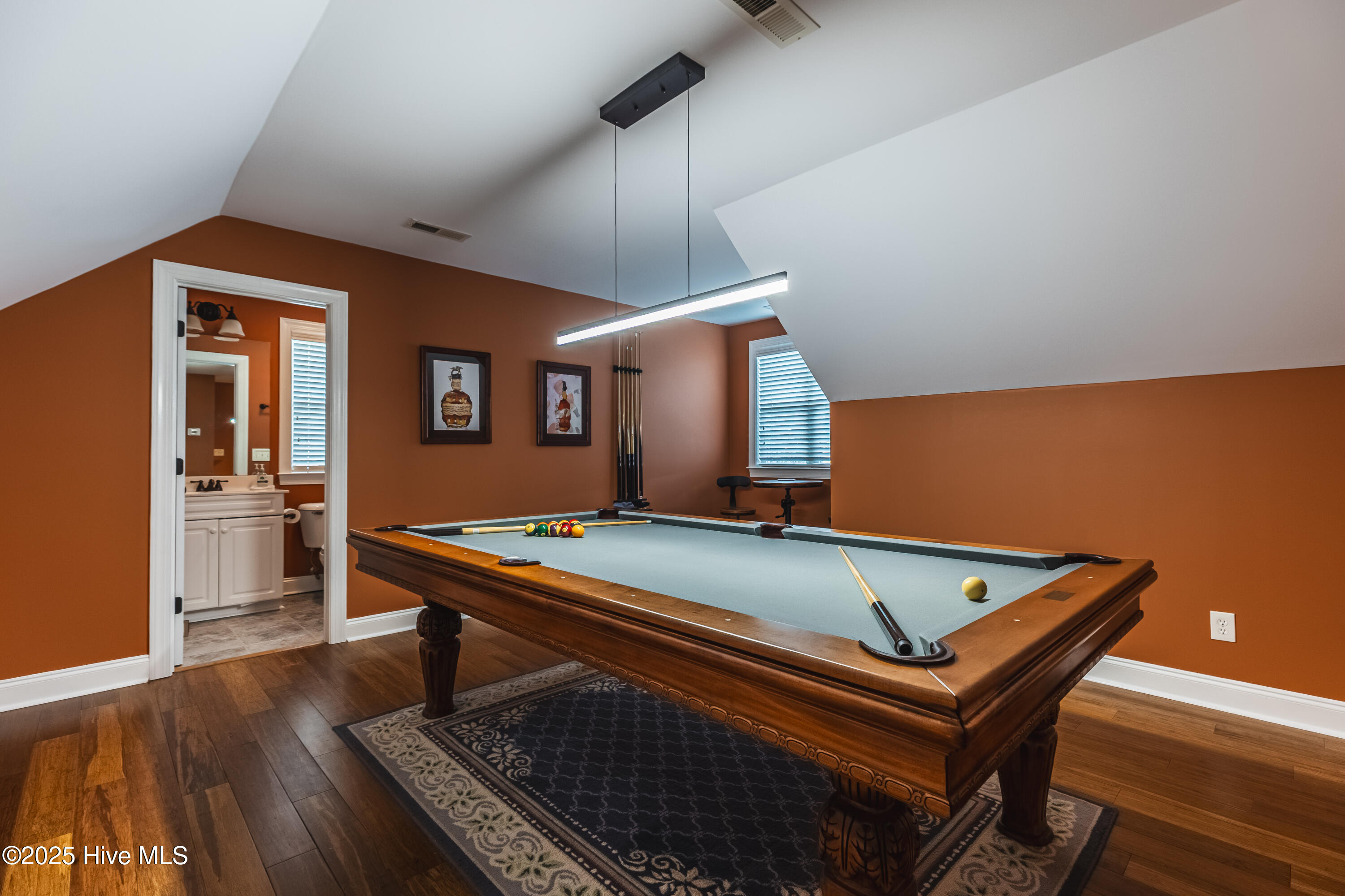 100542426 | Photo 32