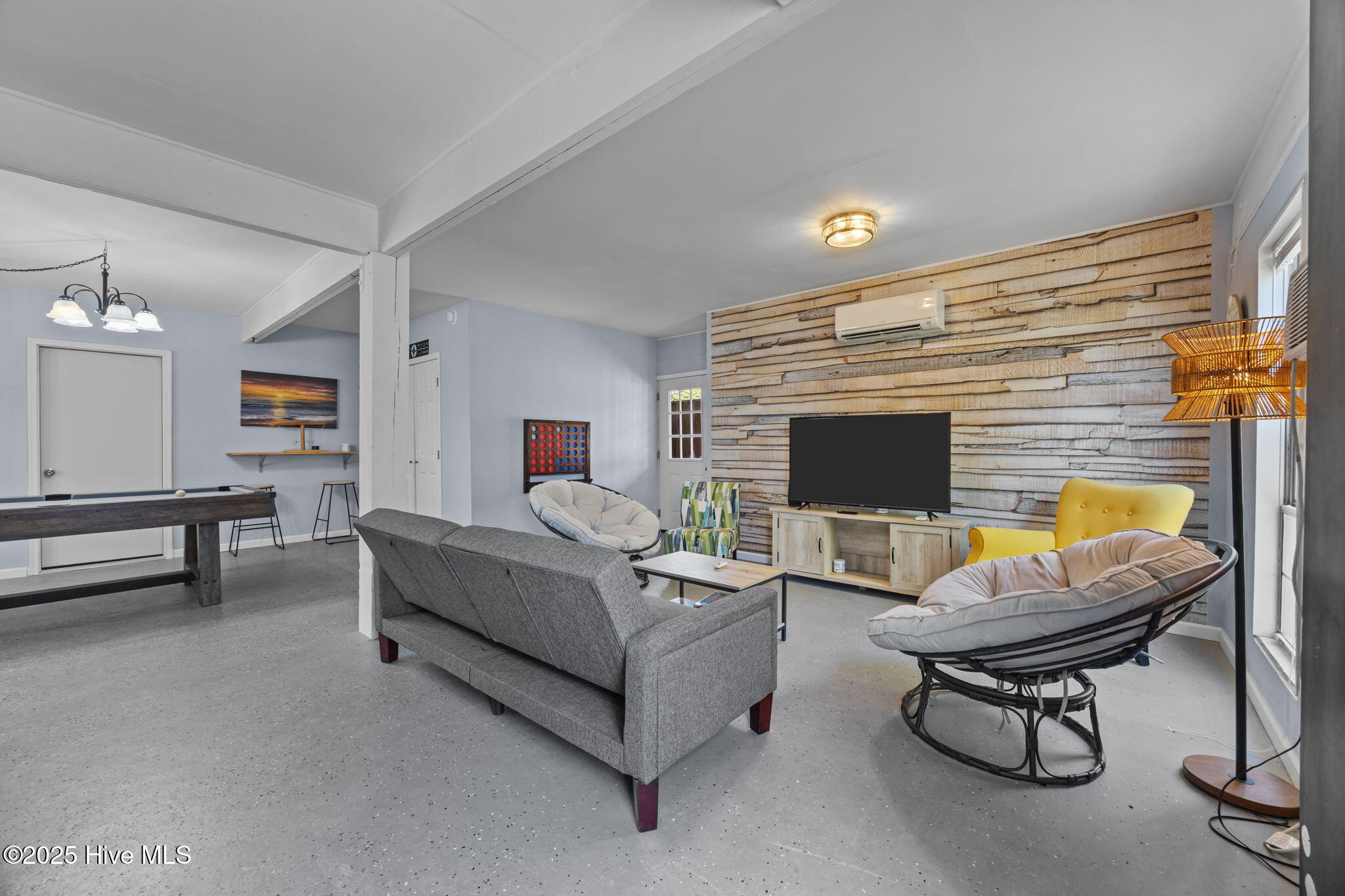 100528402 | Photo 13