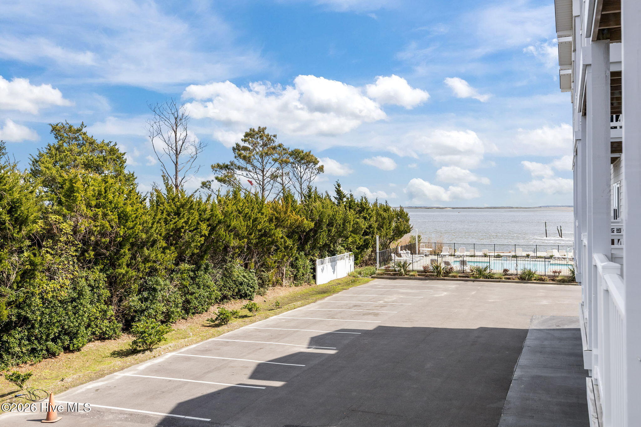 100561663 | Photo 14