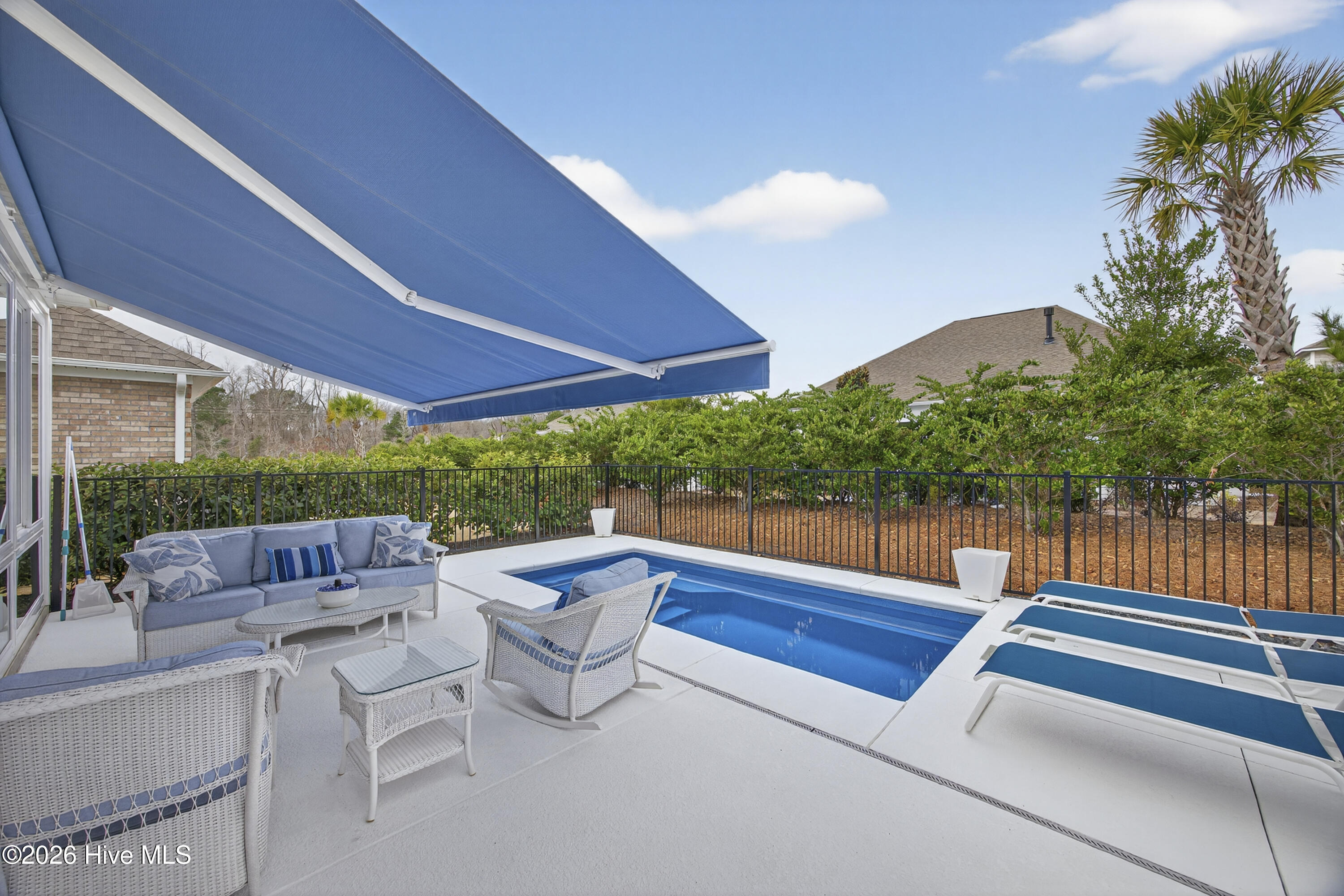 100551678 | Photo 12