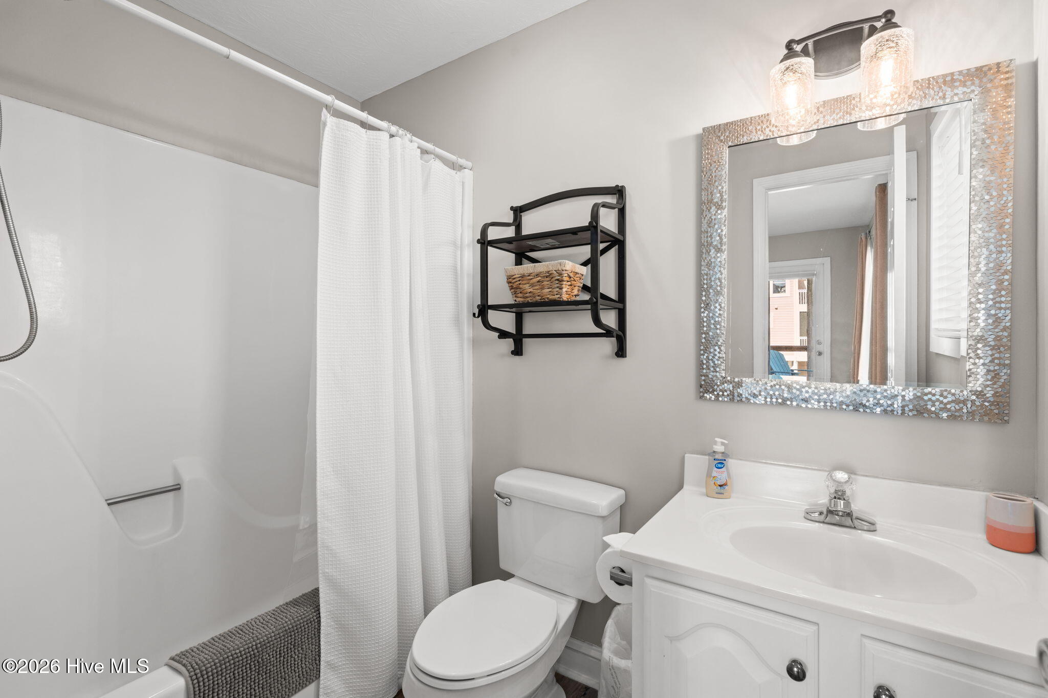 100568458 | Photo 45