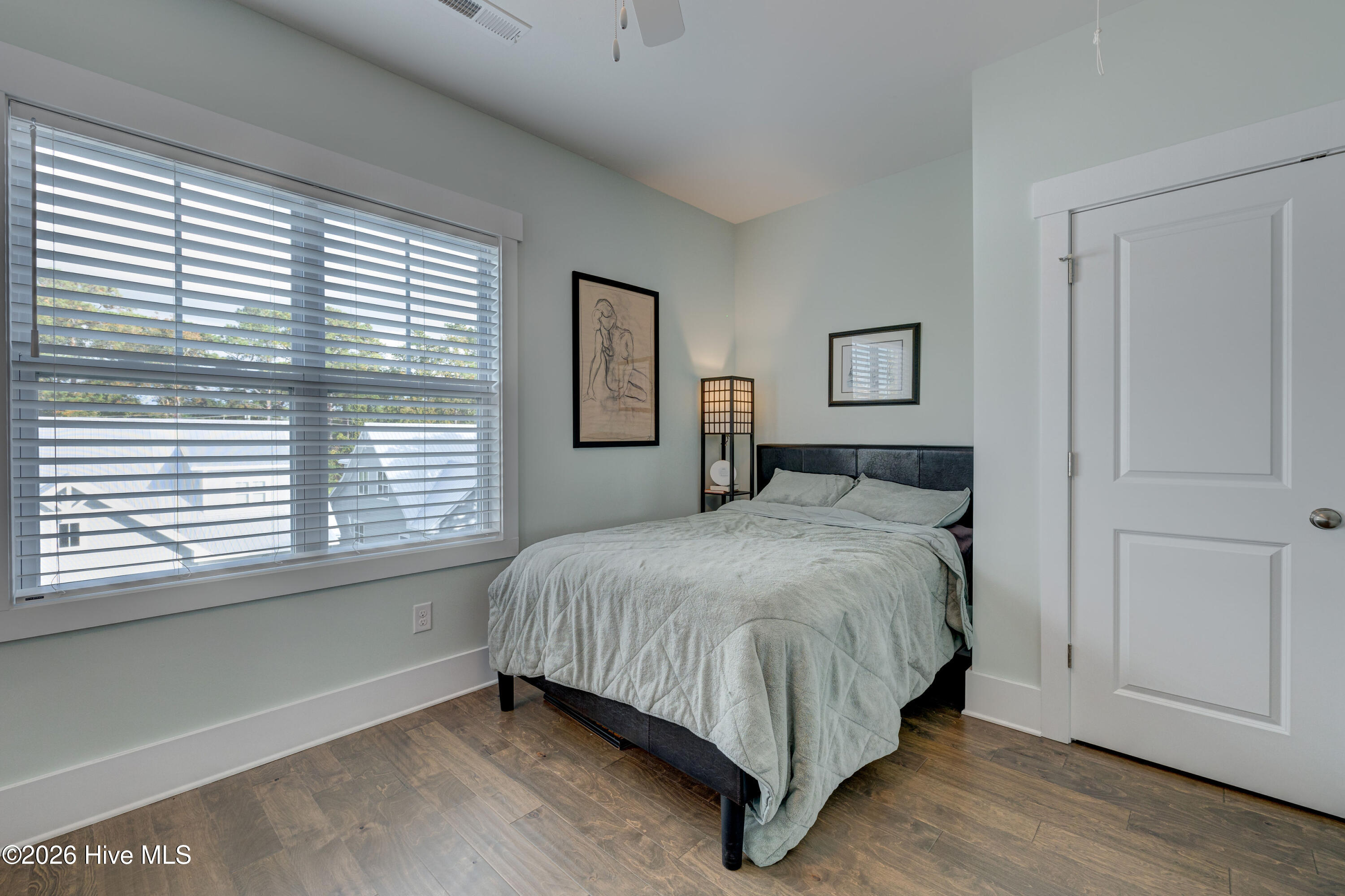 100561022 | Photo 24