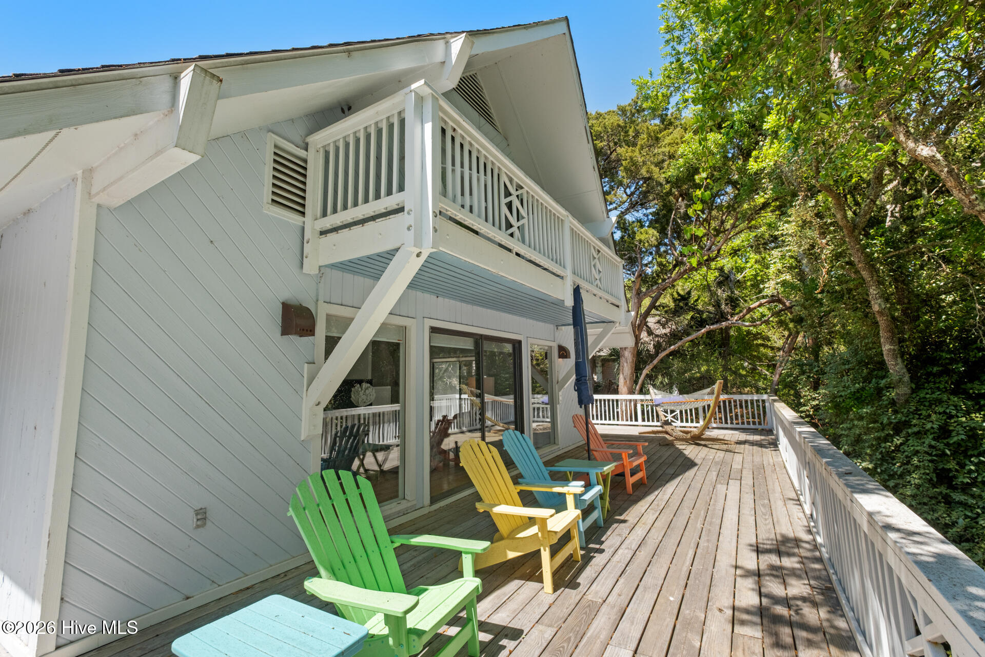 100569244 | Photo 38