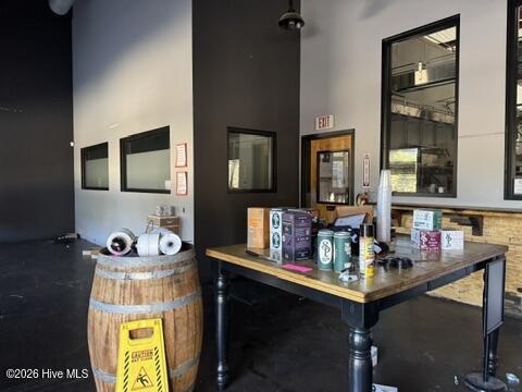 5 565 Air Tool Dr Interior