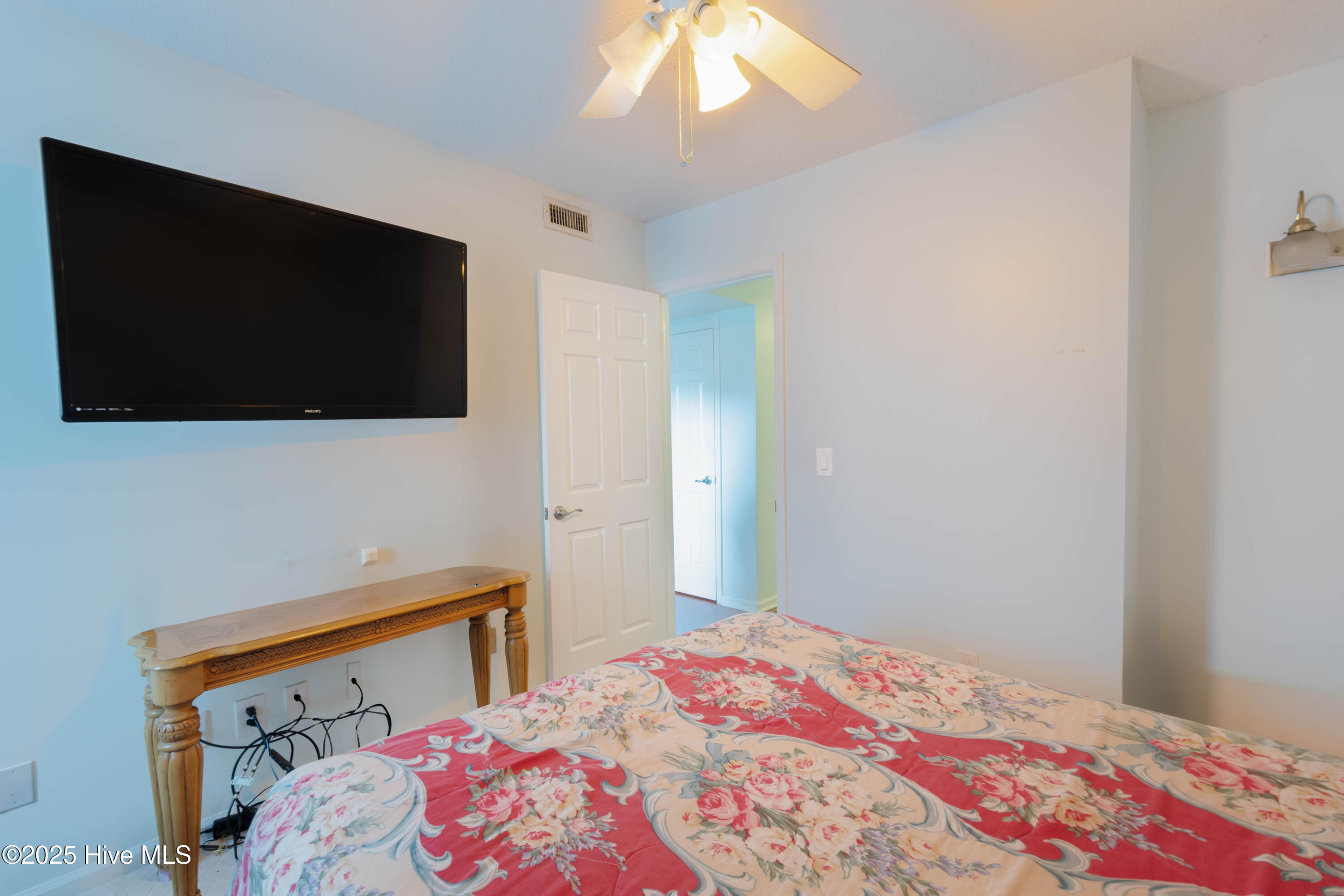 100517828 | Photo 10