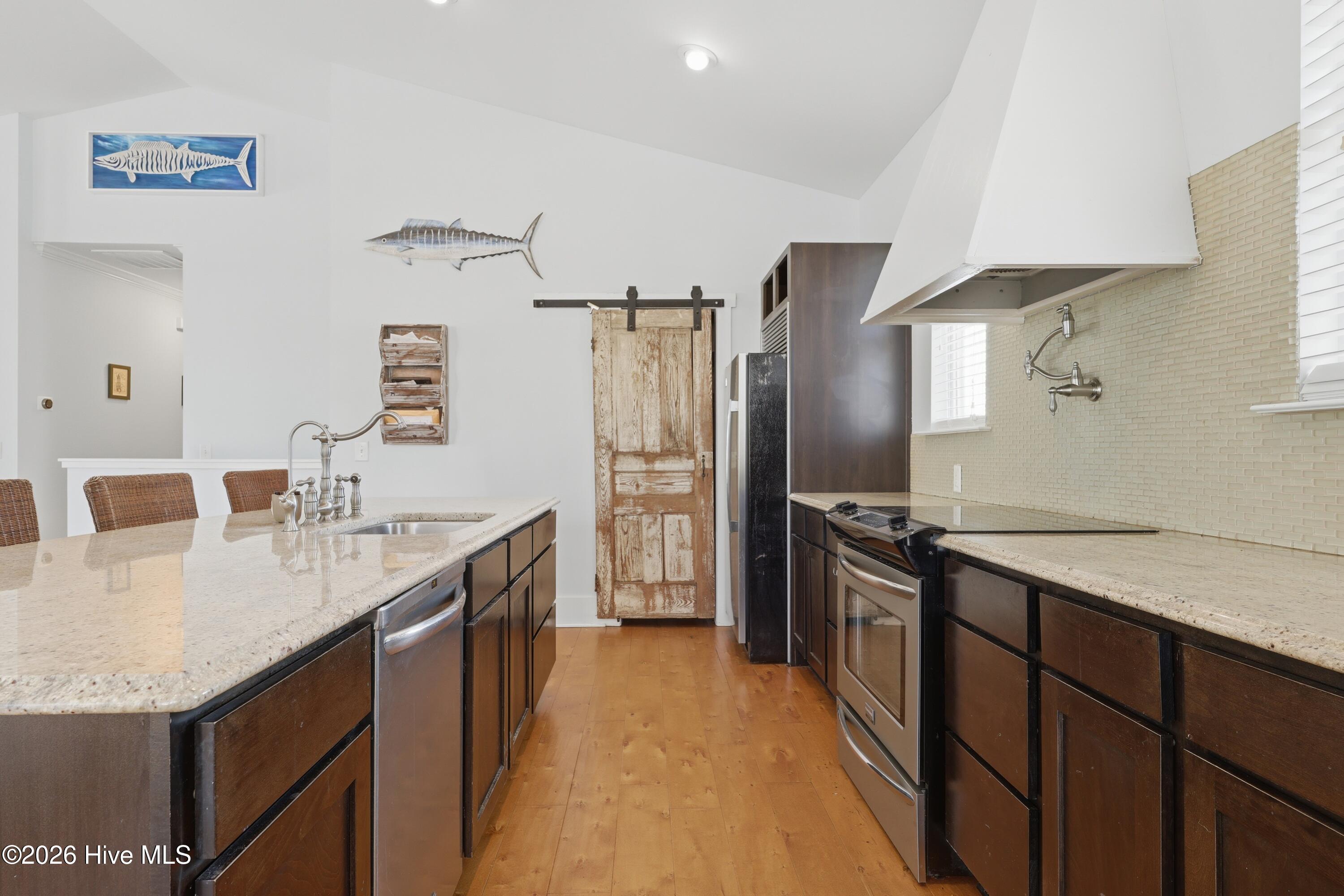 100564294 | Photo 26