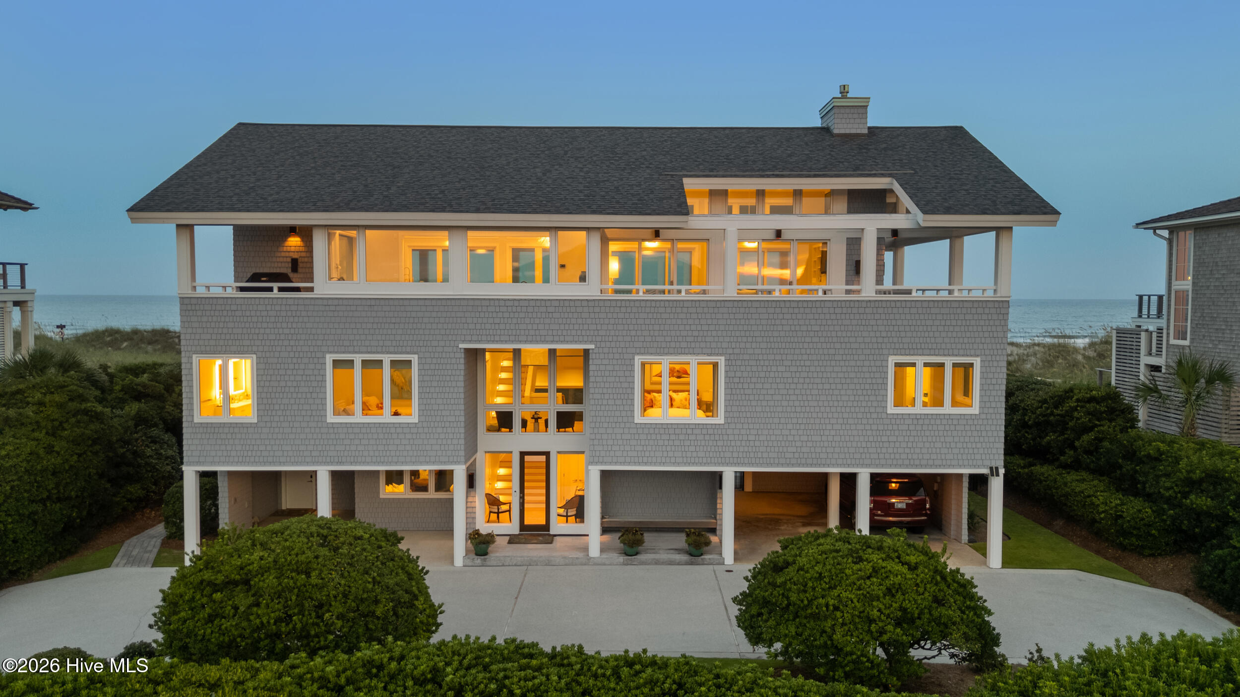 100560711 | Photo 94