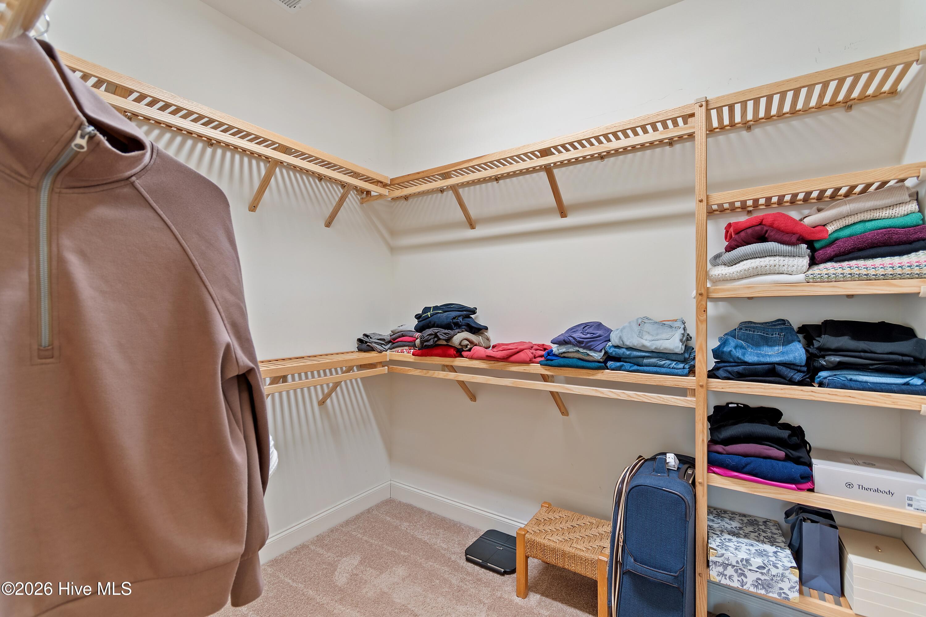 100558419 | Photo 36