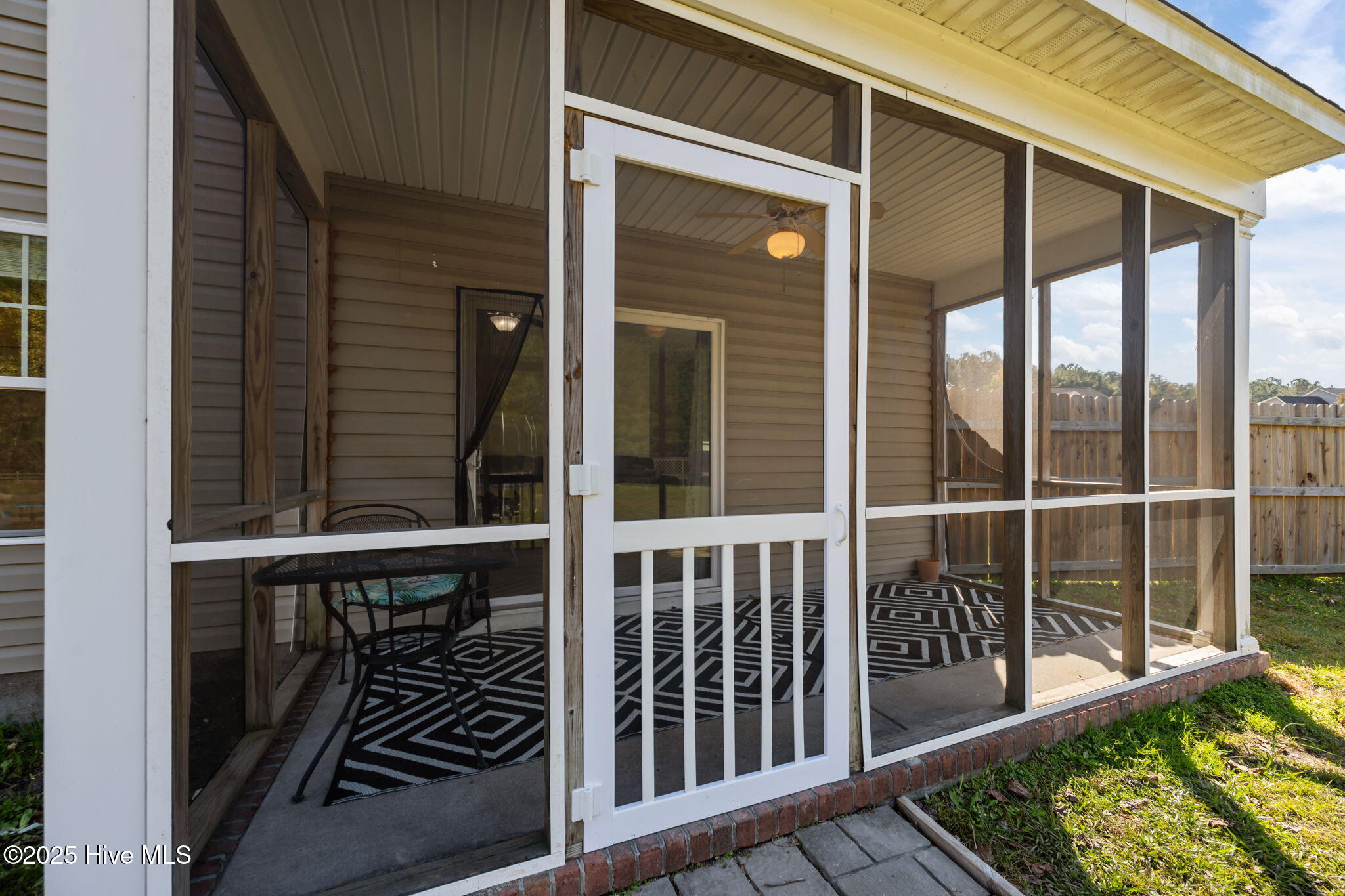 100540594 | Photo 33