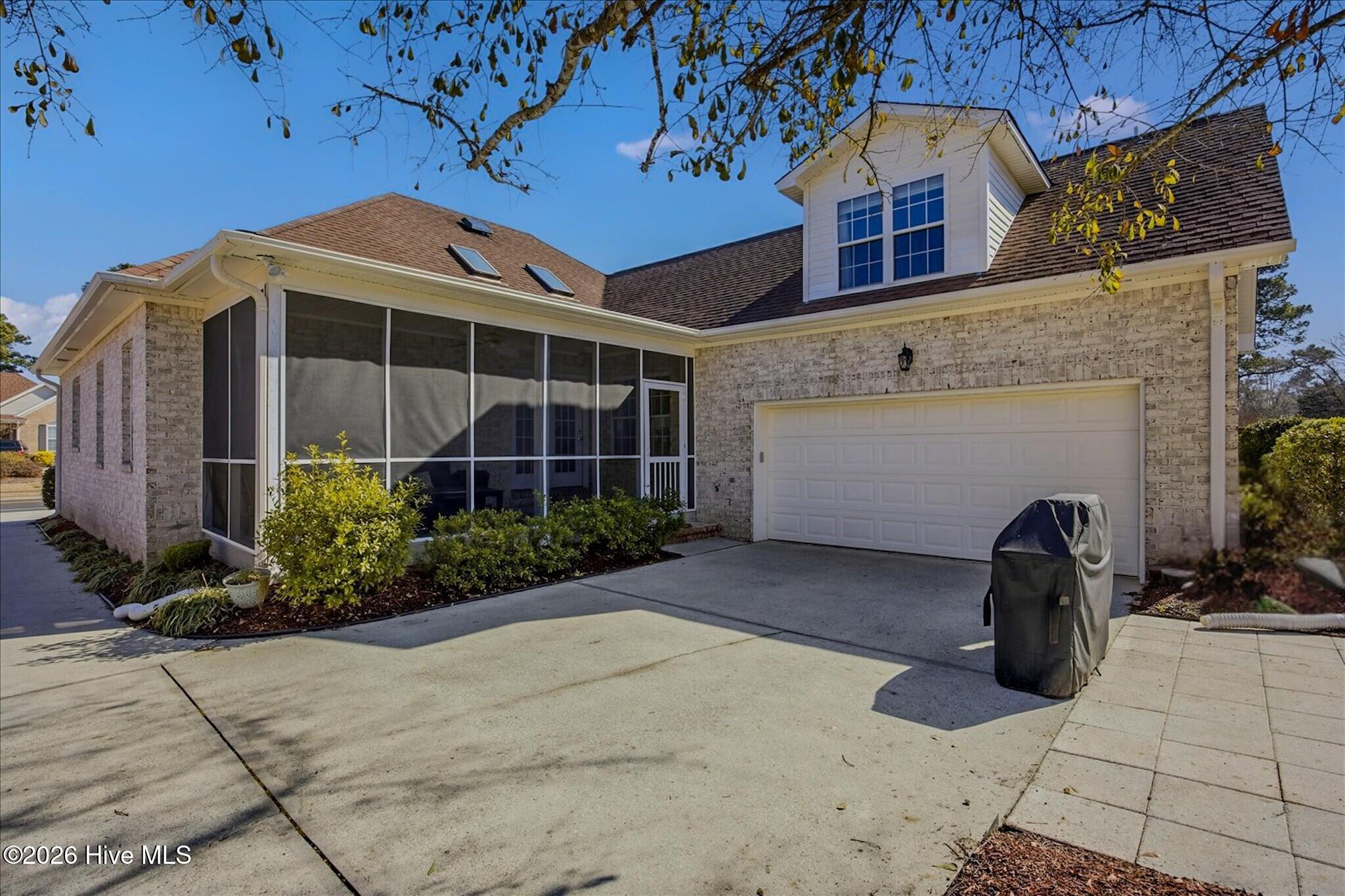 100554989 | Photo 36