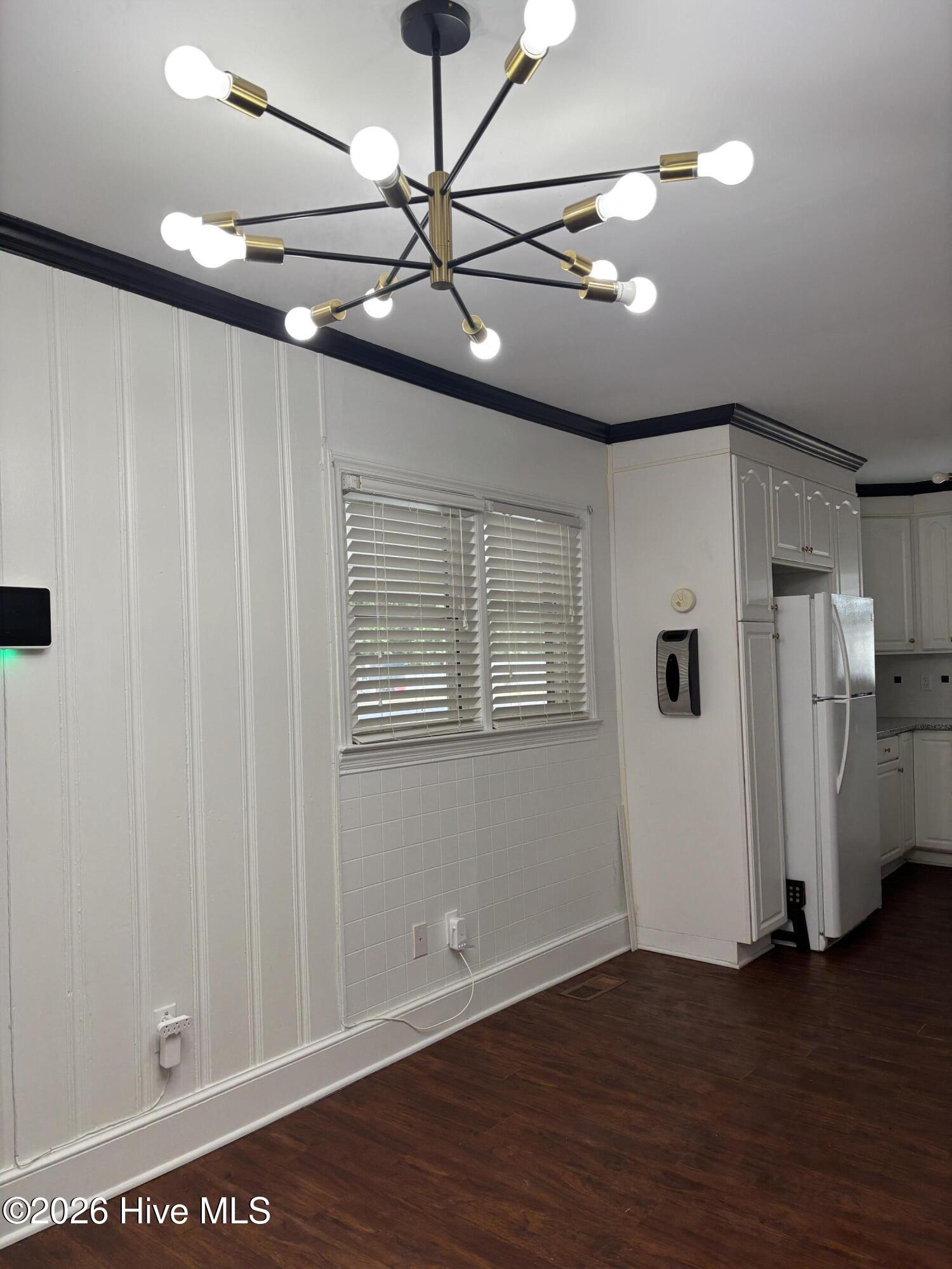kitchen/dining area