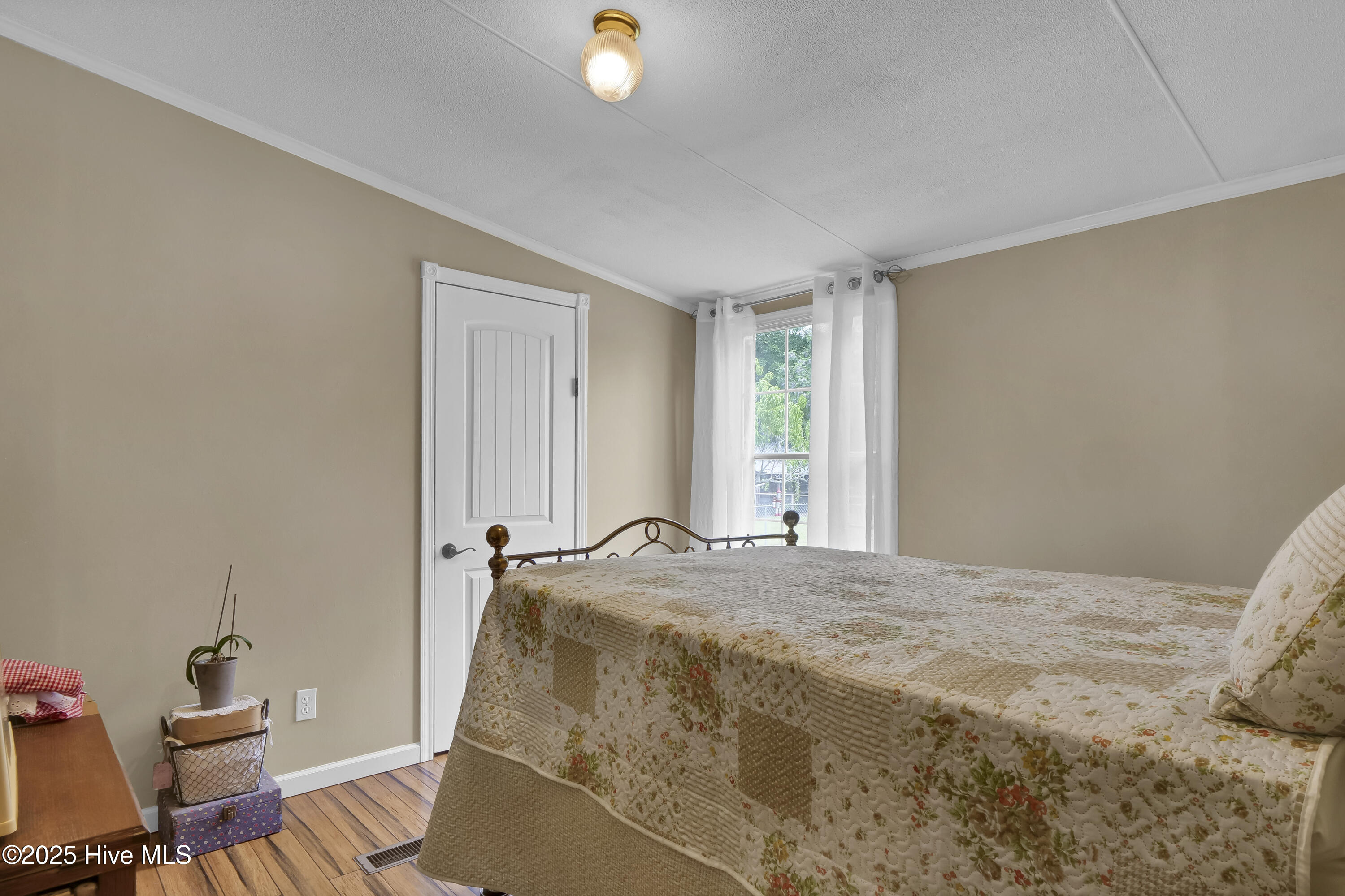 100503942 | Photo 14