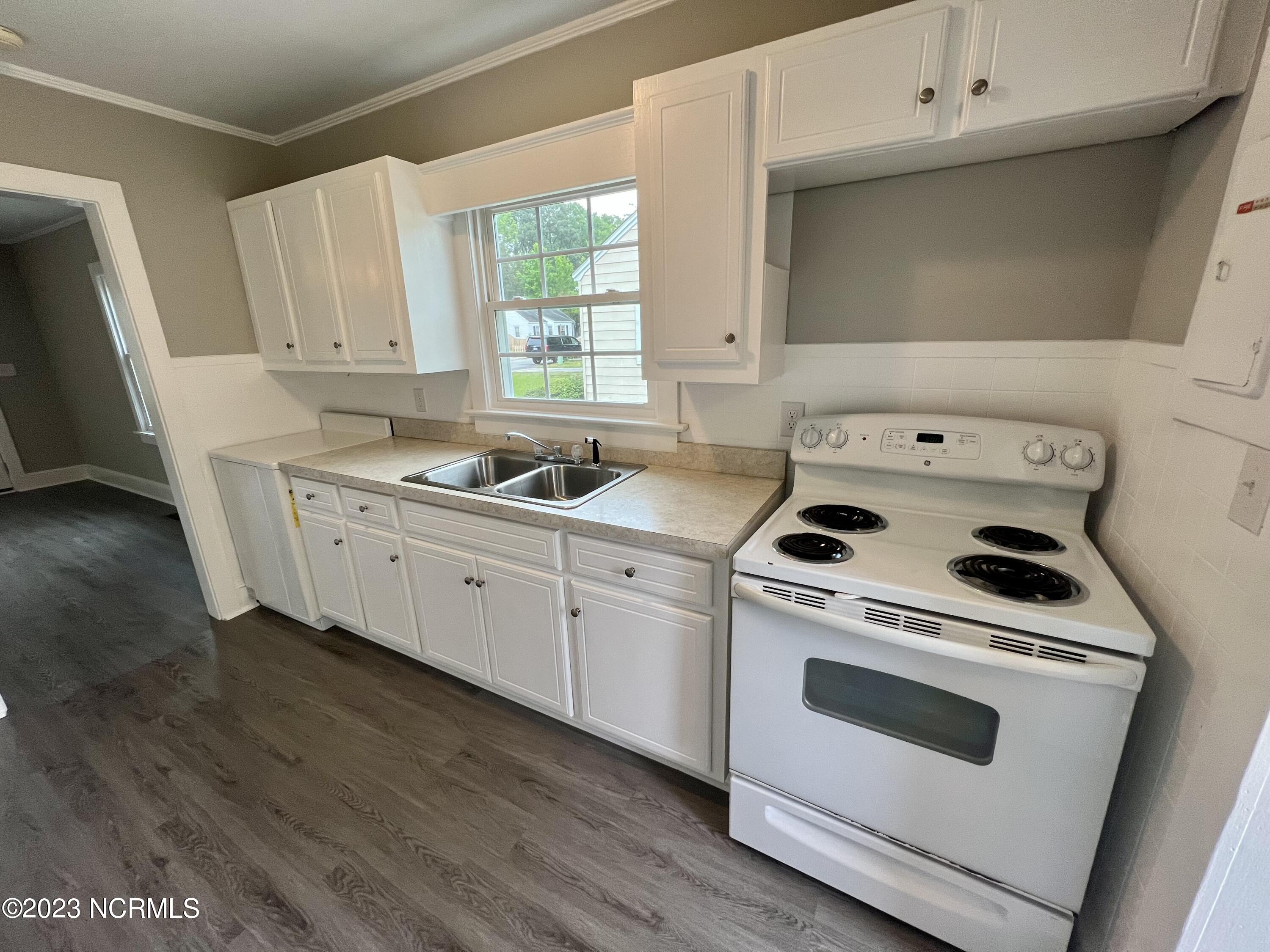 121 N Fairview Circle