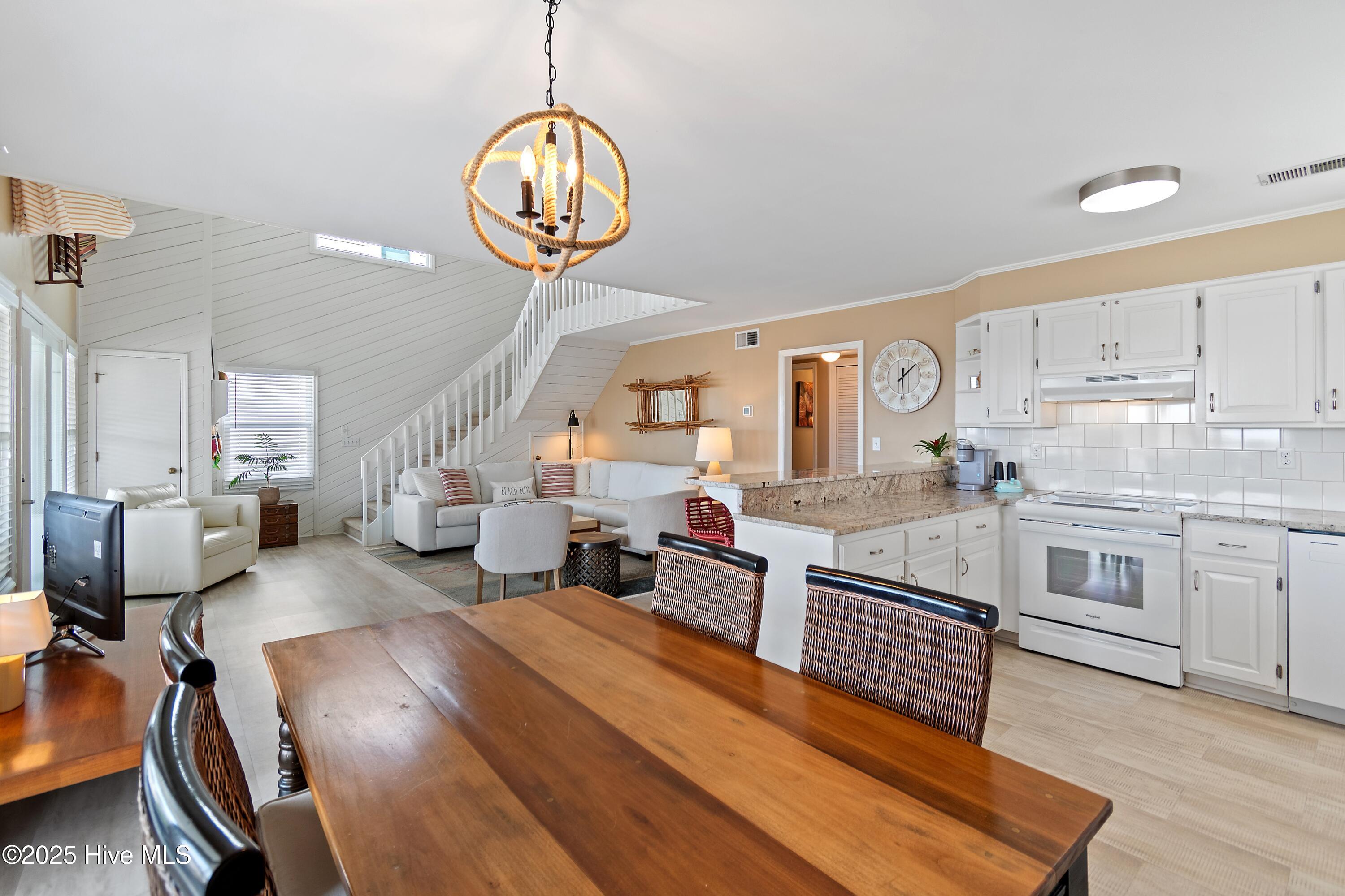 100520604 | Photo 20