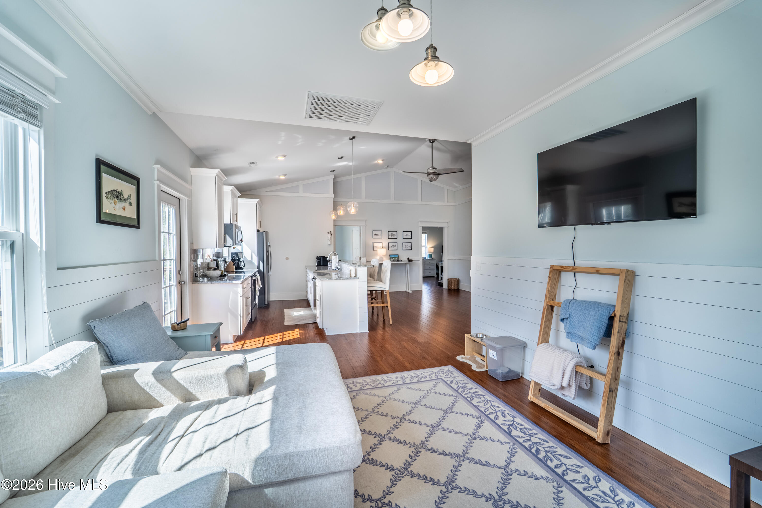 100559226 | Photo 10