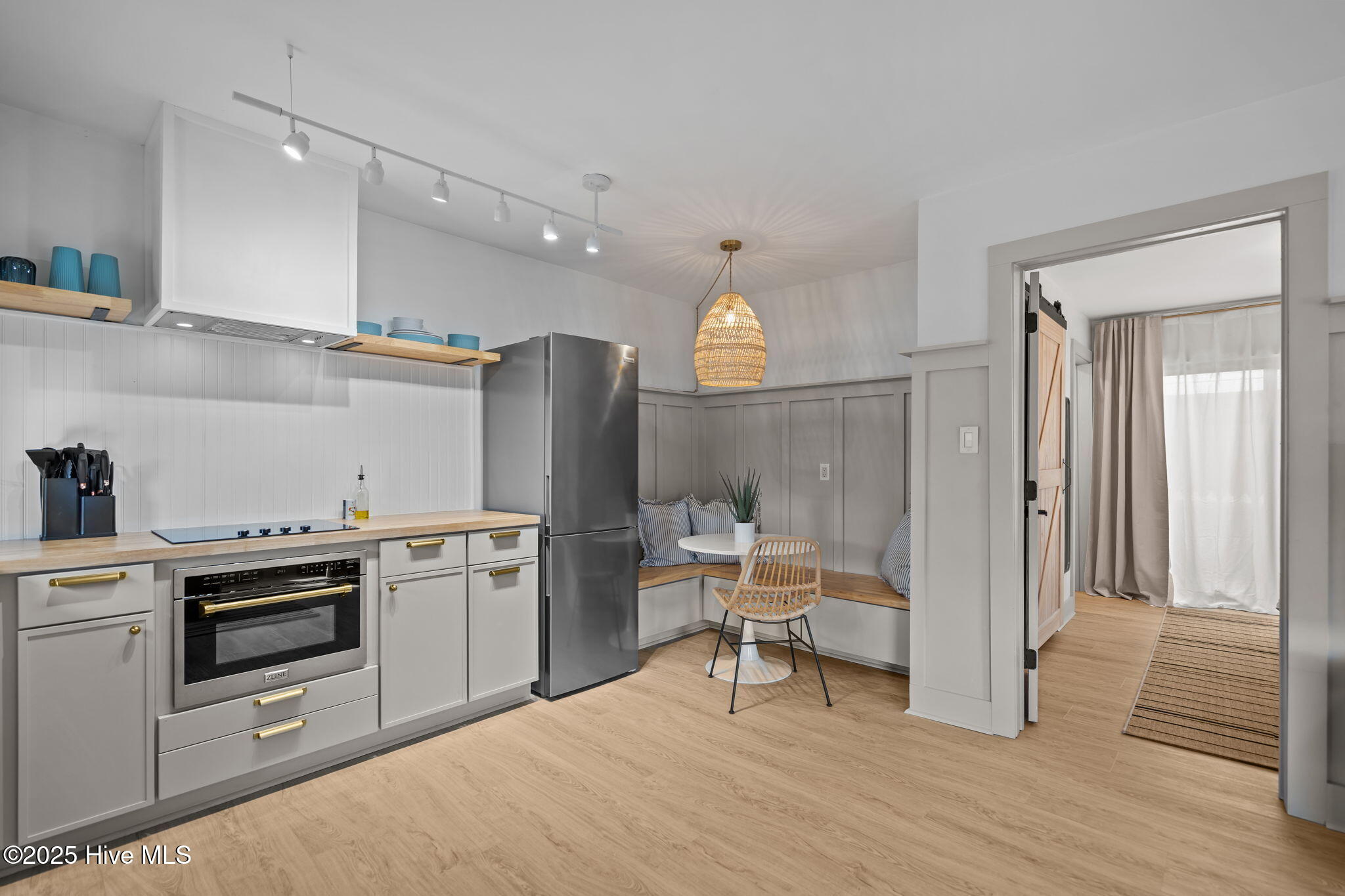 100534749 | Photo 53