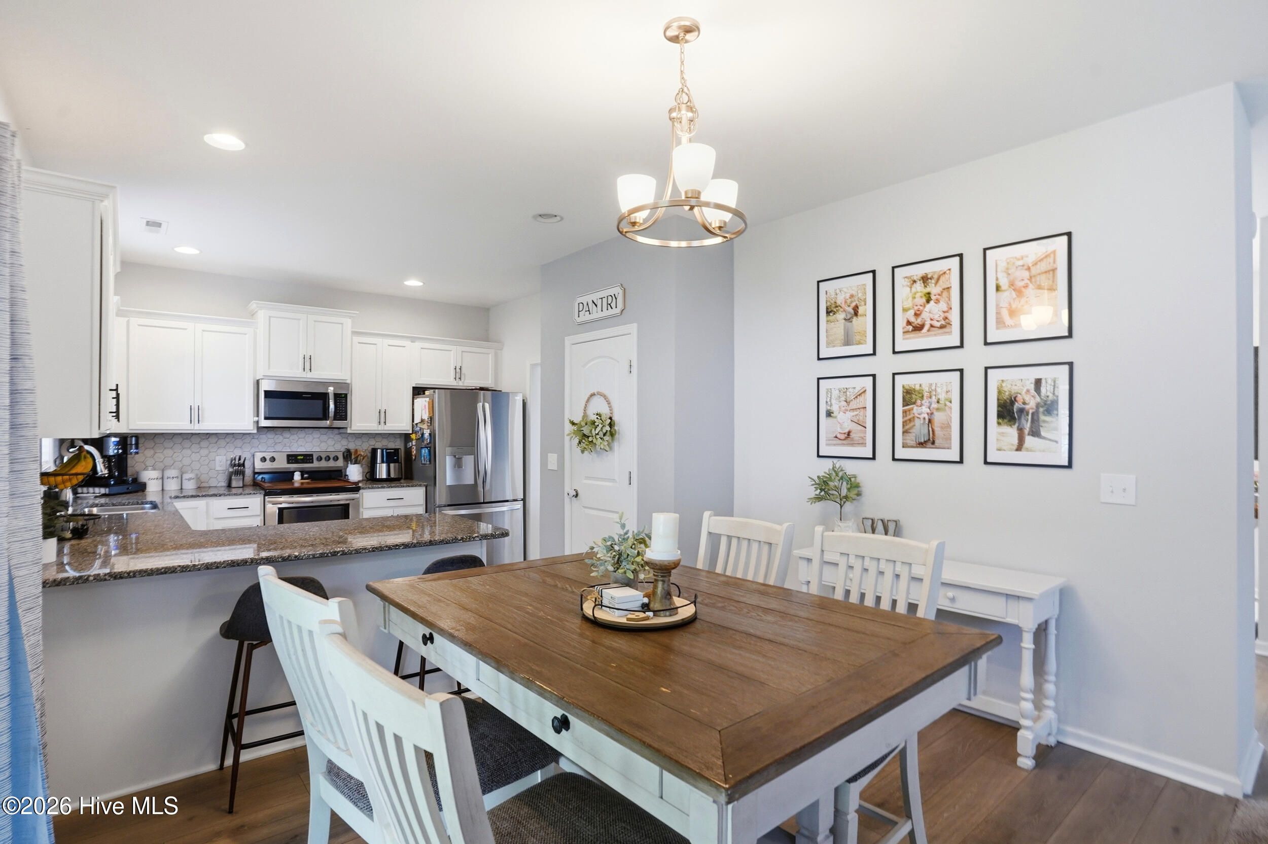 100567183 | Photo 14