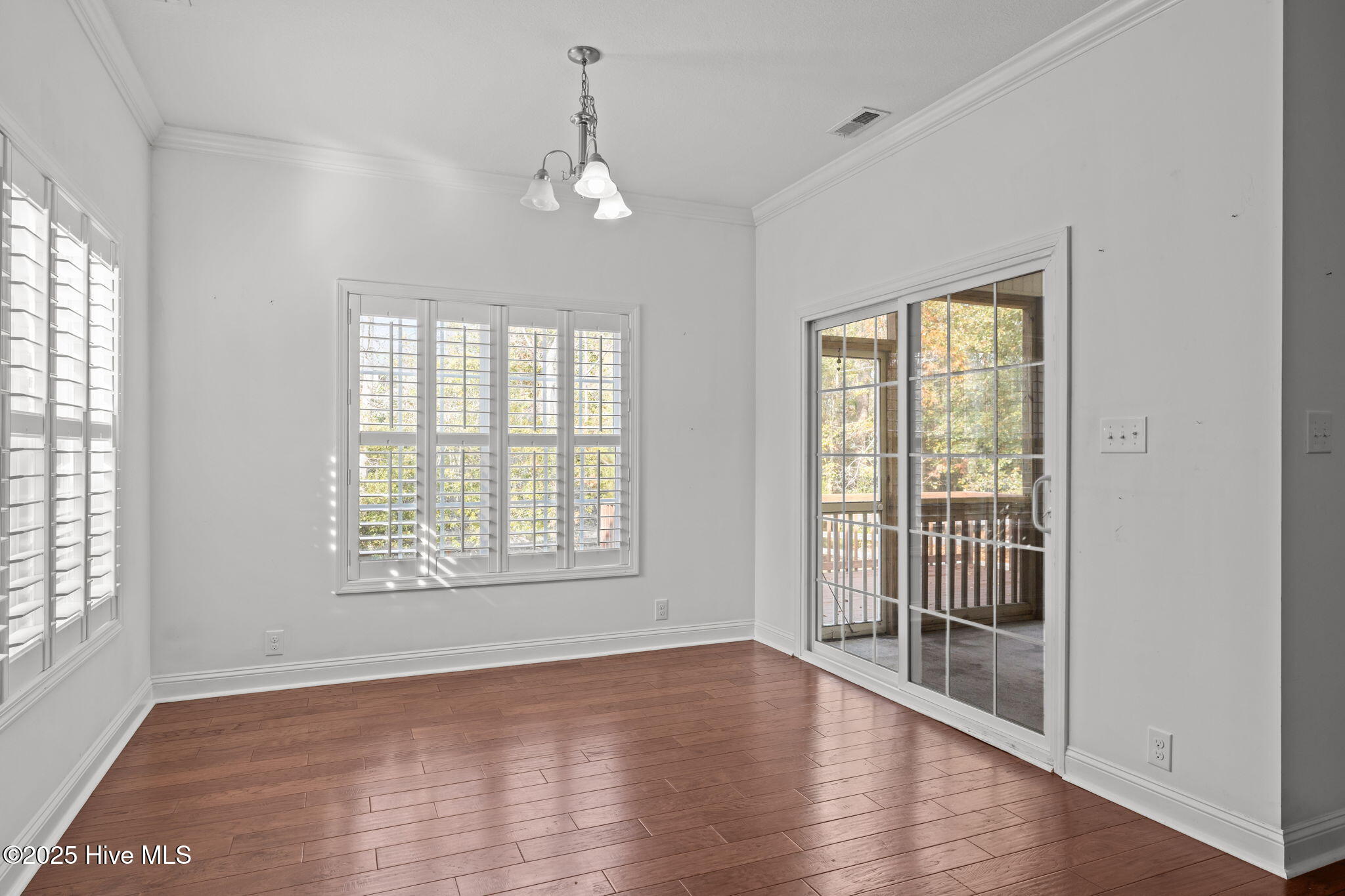 100544125 | Photo 16